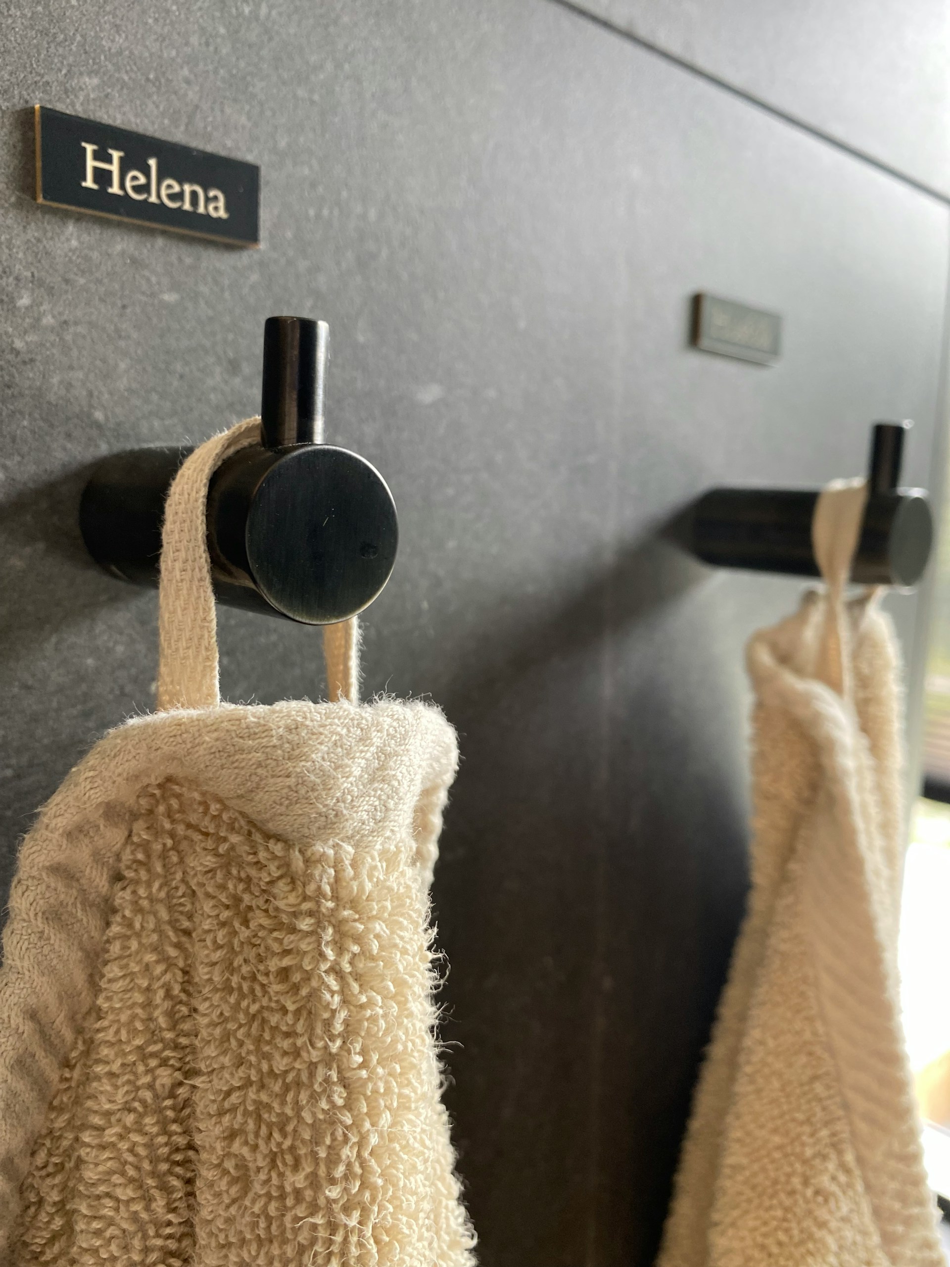 Bathroom furniture handles<br>