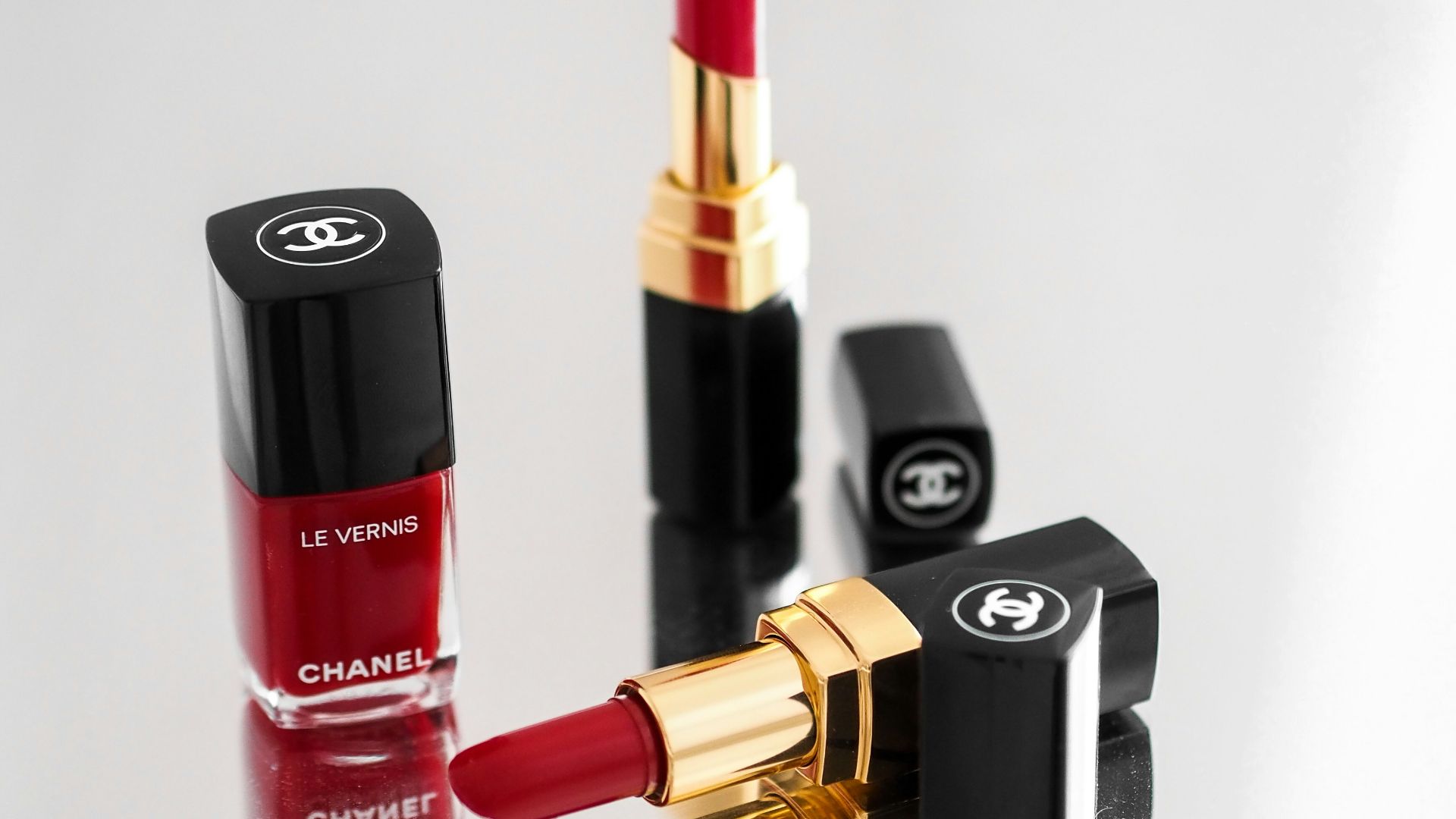 6. Chanel Le Vernis
