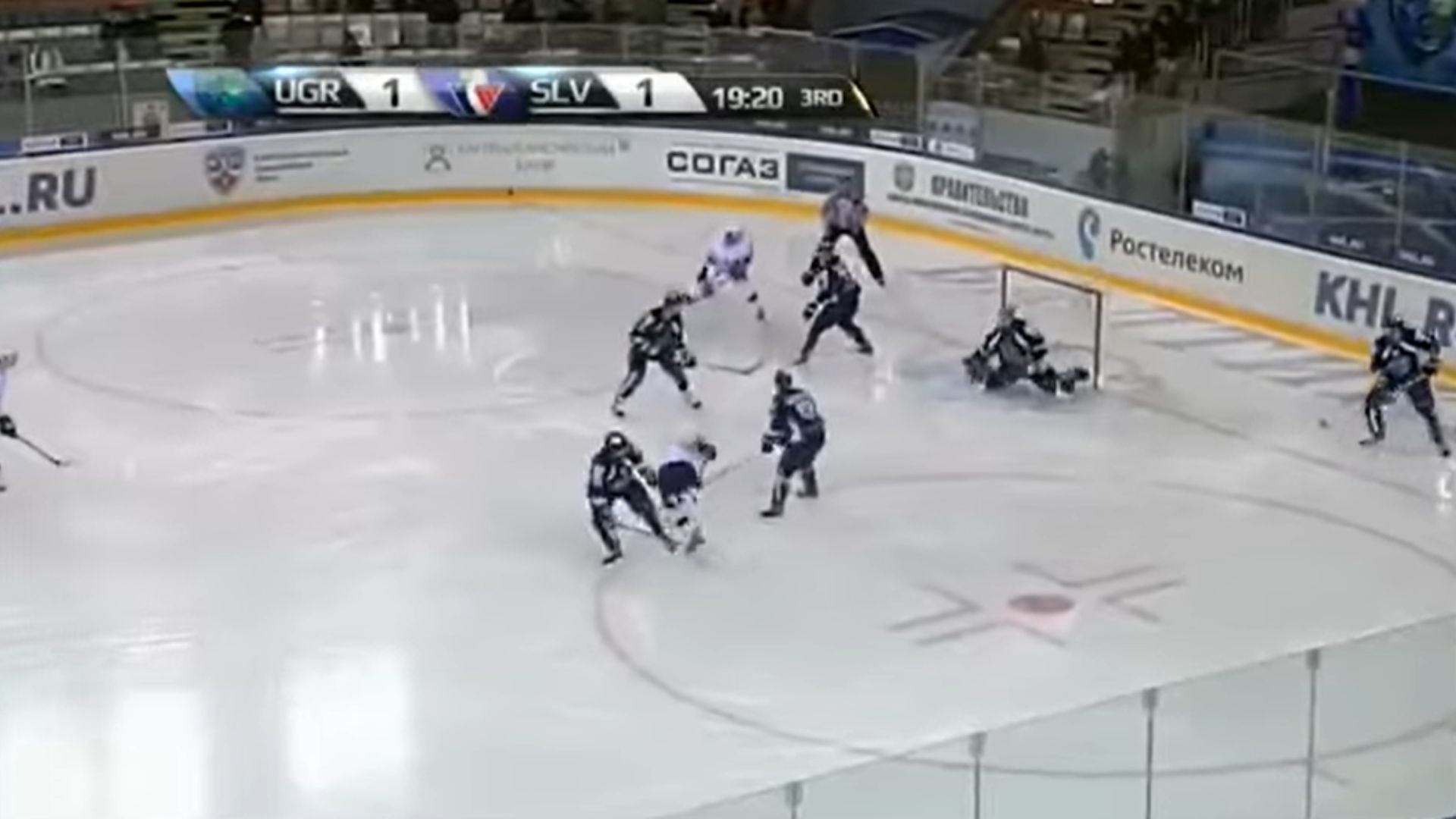 11. La gorge de Clint Malarchuk tranchée par une lame de skate (1989)