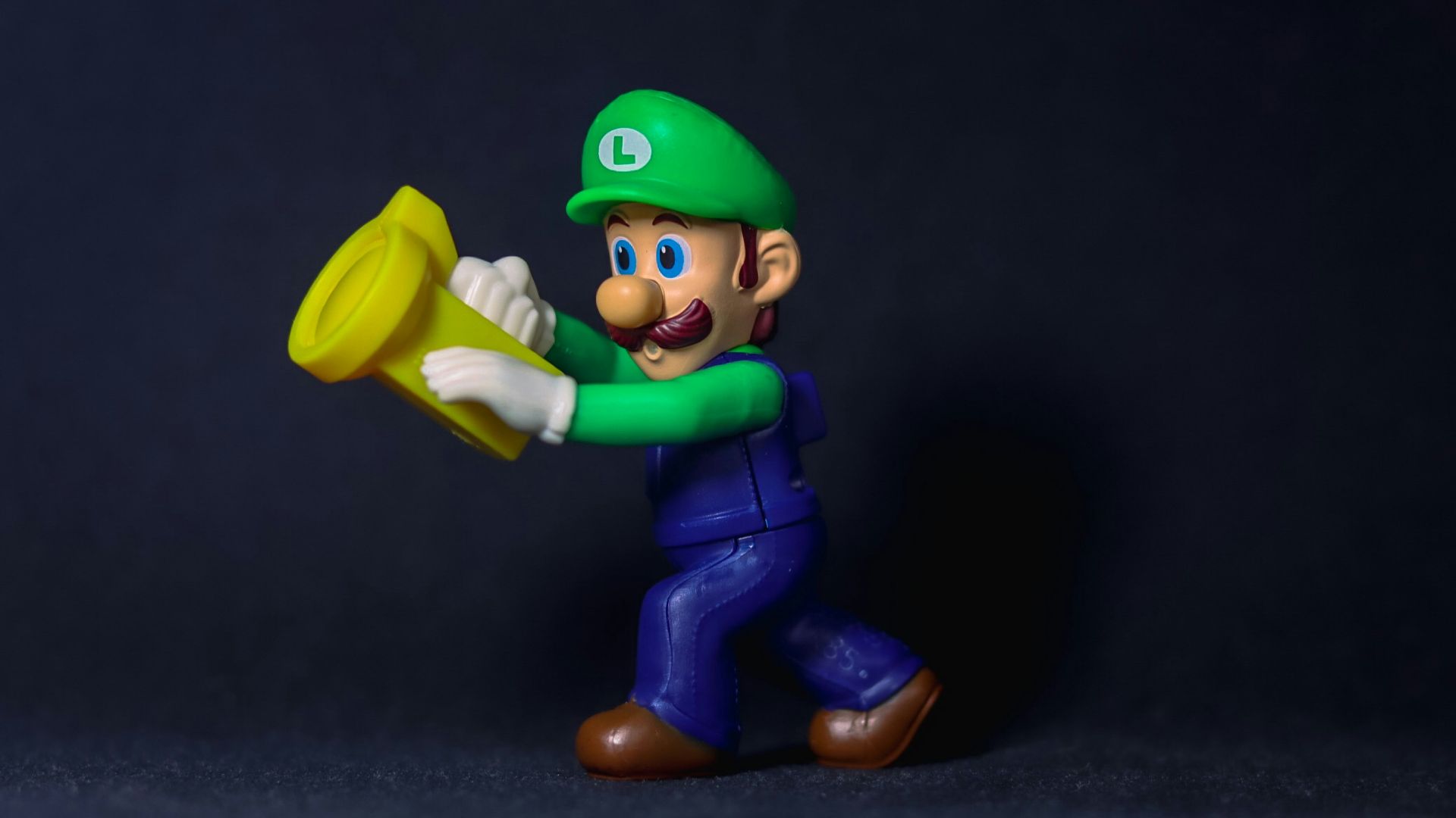 1. Luigi (Super Mario Bros Series)