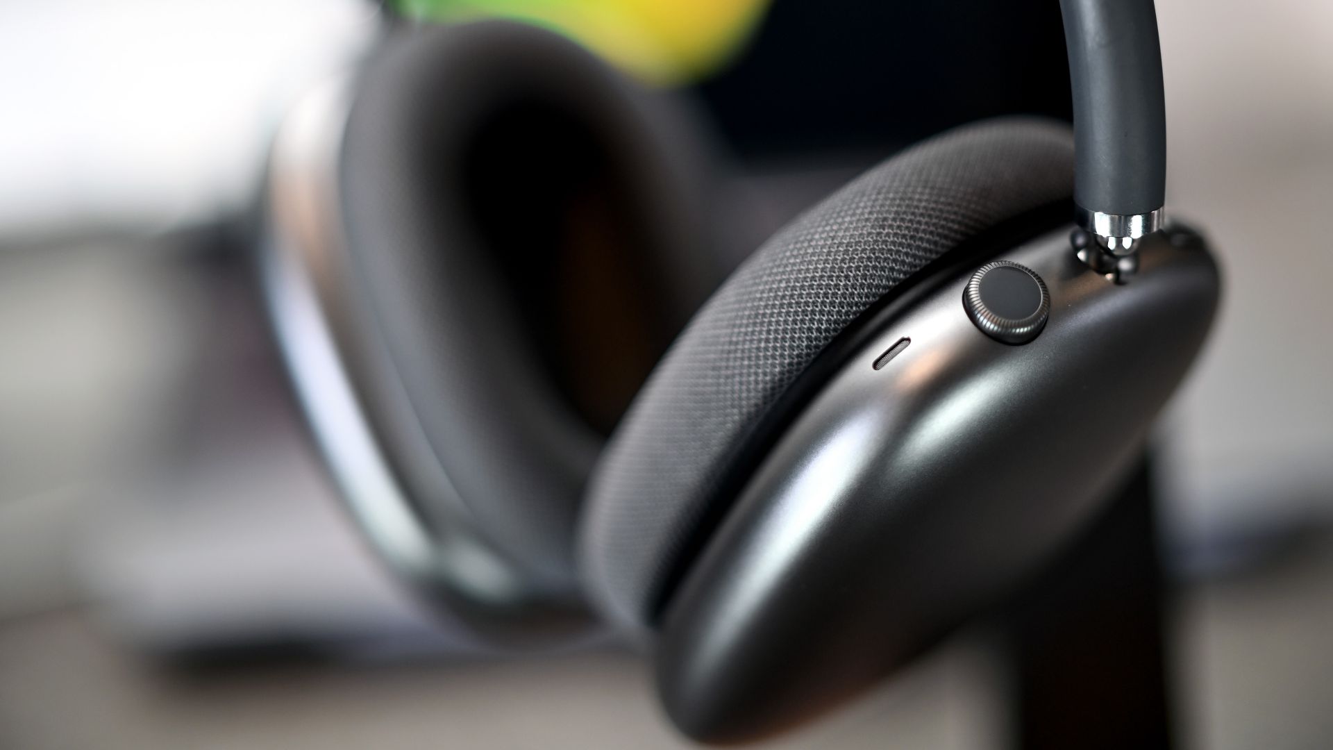 5. 2024 Apple AirPods Max