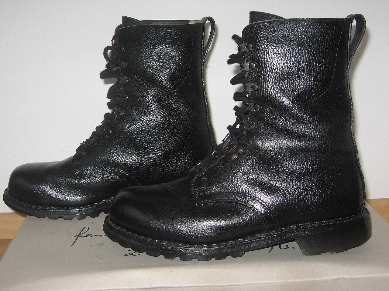 3. Doc Martens et bottes militaires