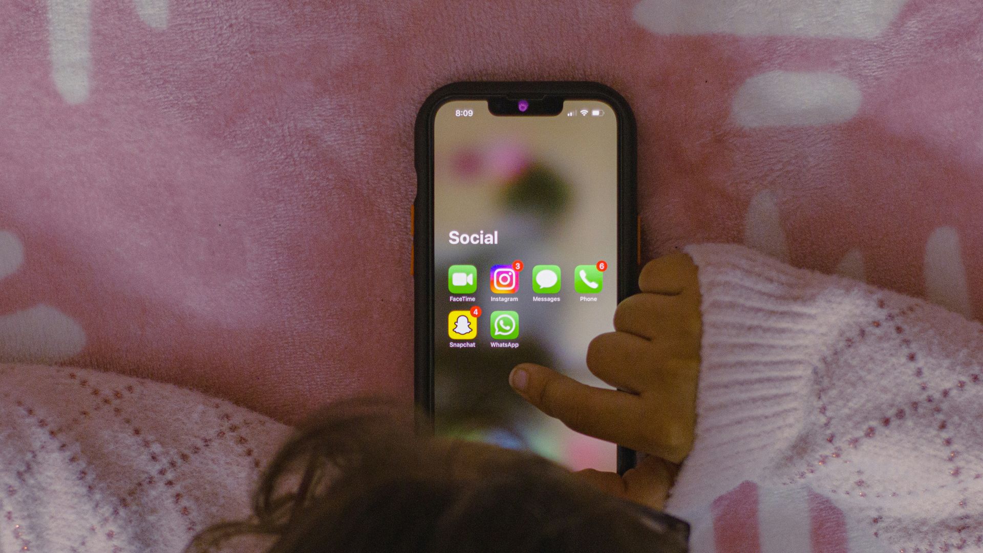 Consulter son téléphone au réveil