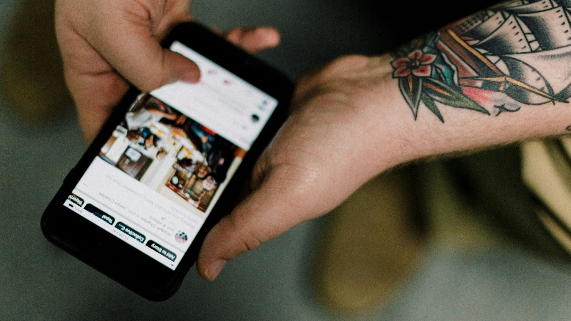 Faire défiler les médias sociaux sans but