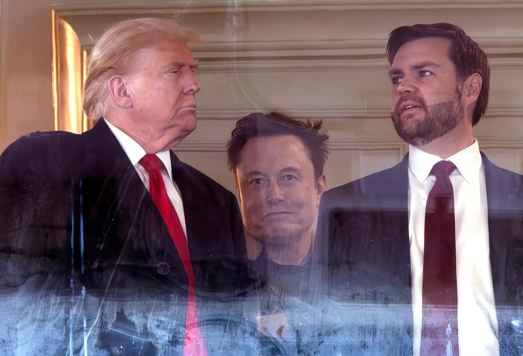 Elon Musk reste proche de JD Vance