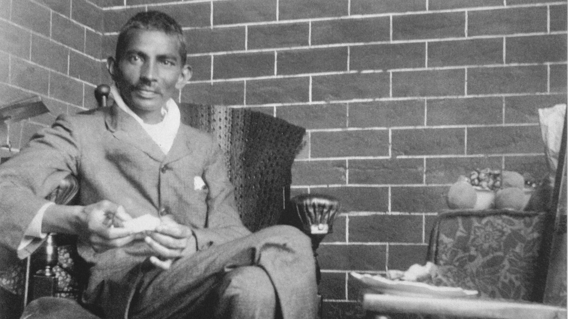 5. Gandhi a envisagé un jour de devenir médecin