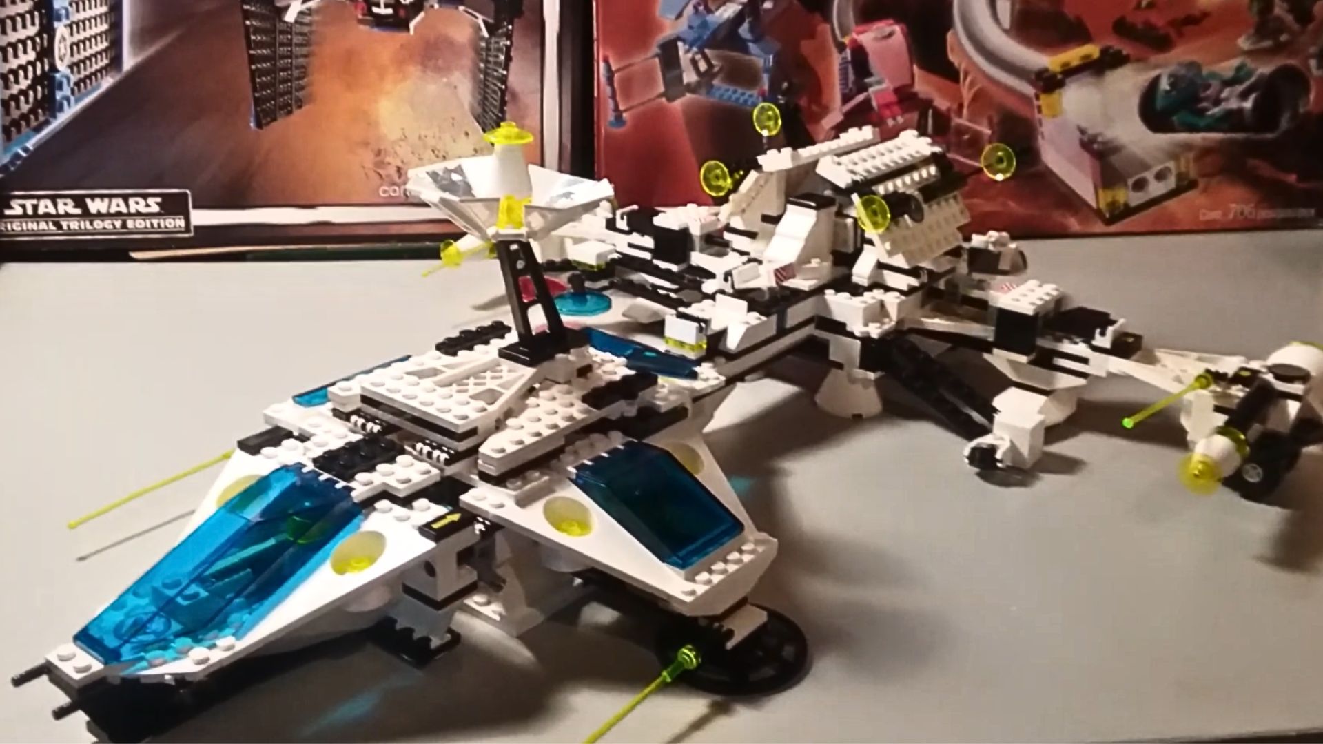6. Exploriens Explorien Starship (6982)