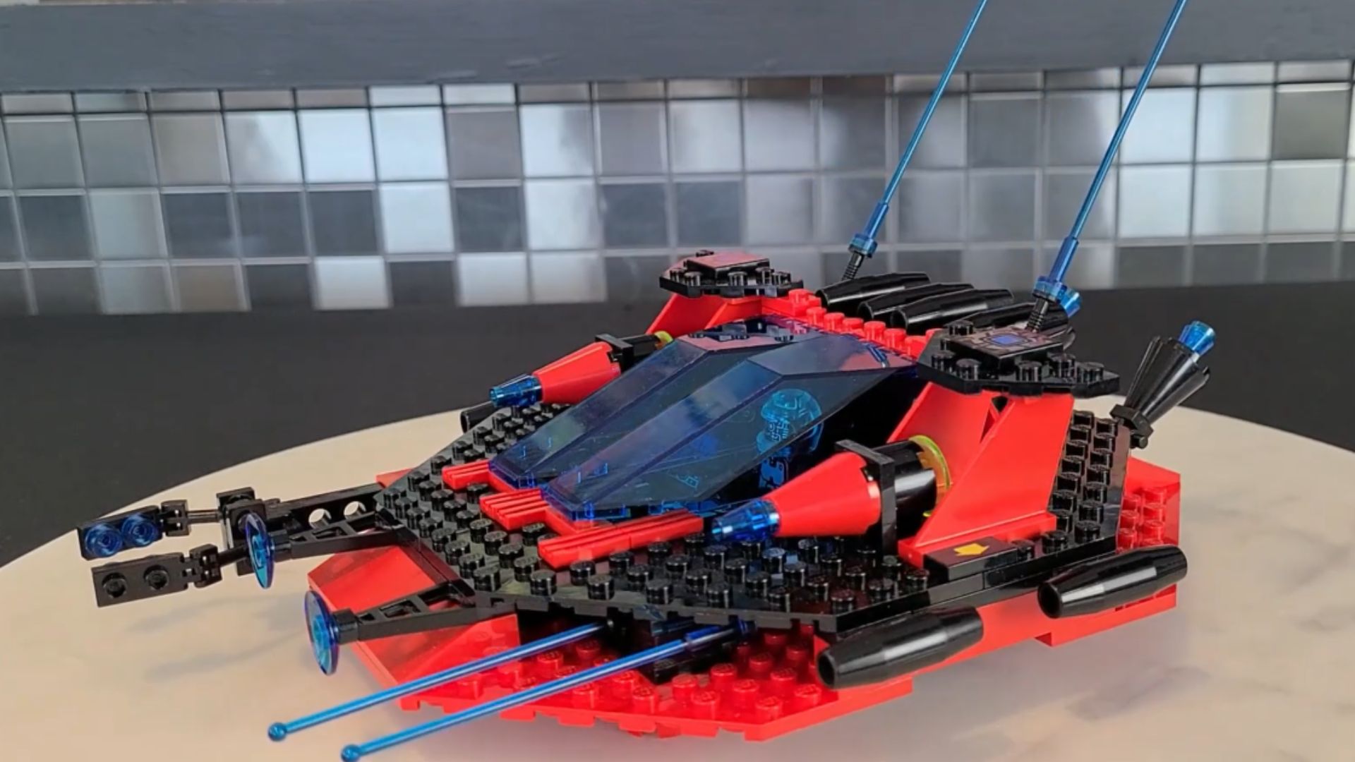 15. Spyrius Blacktron Centurion de la soucoupe (6939)