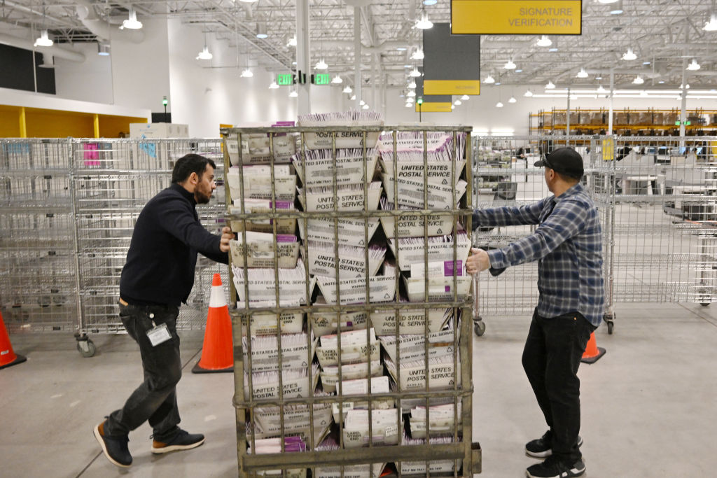 Le seul pays à utiliser le vote postal, selon Trump