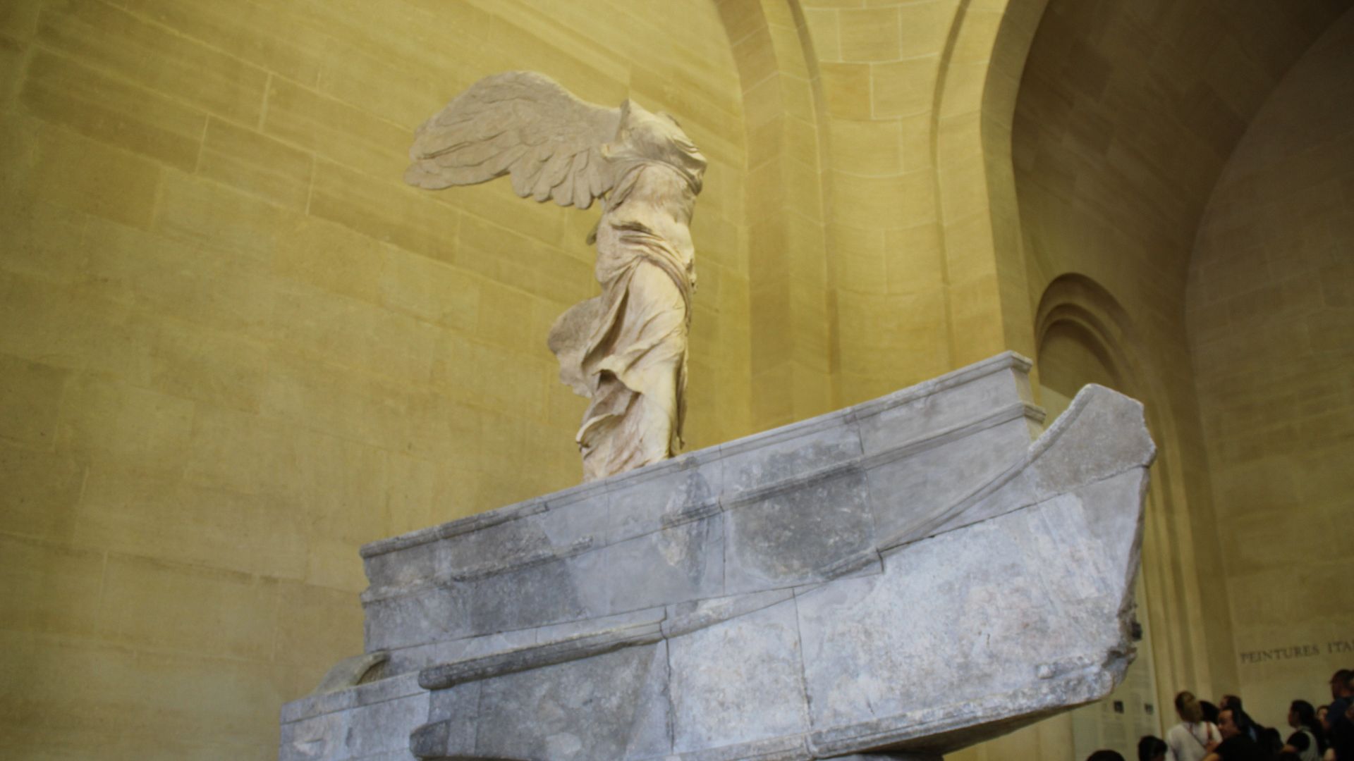 5. Victoire ailée de Samothrace, France