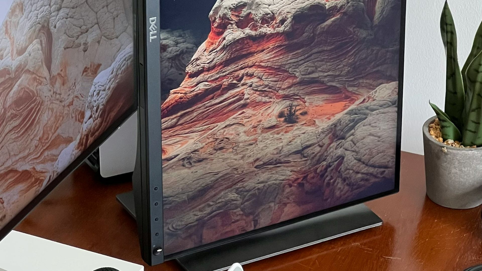 8. Dell U3225QE