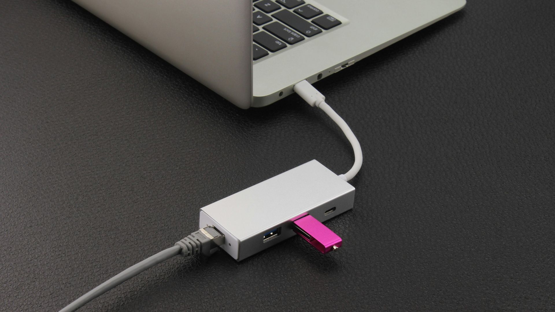 14. Les accessoires USB ou Bluetooth se déconnectent fréquemment
