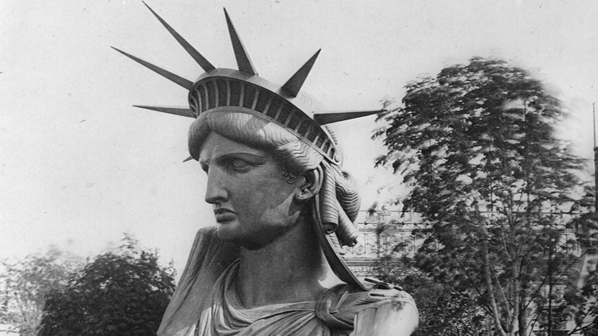 12. Sa tête a été exposée à la Foire de Paris de 1878