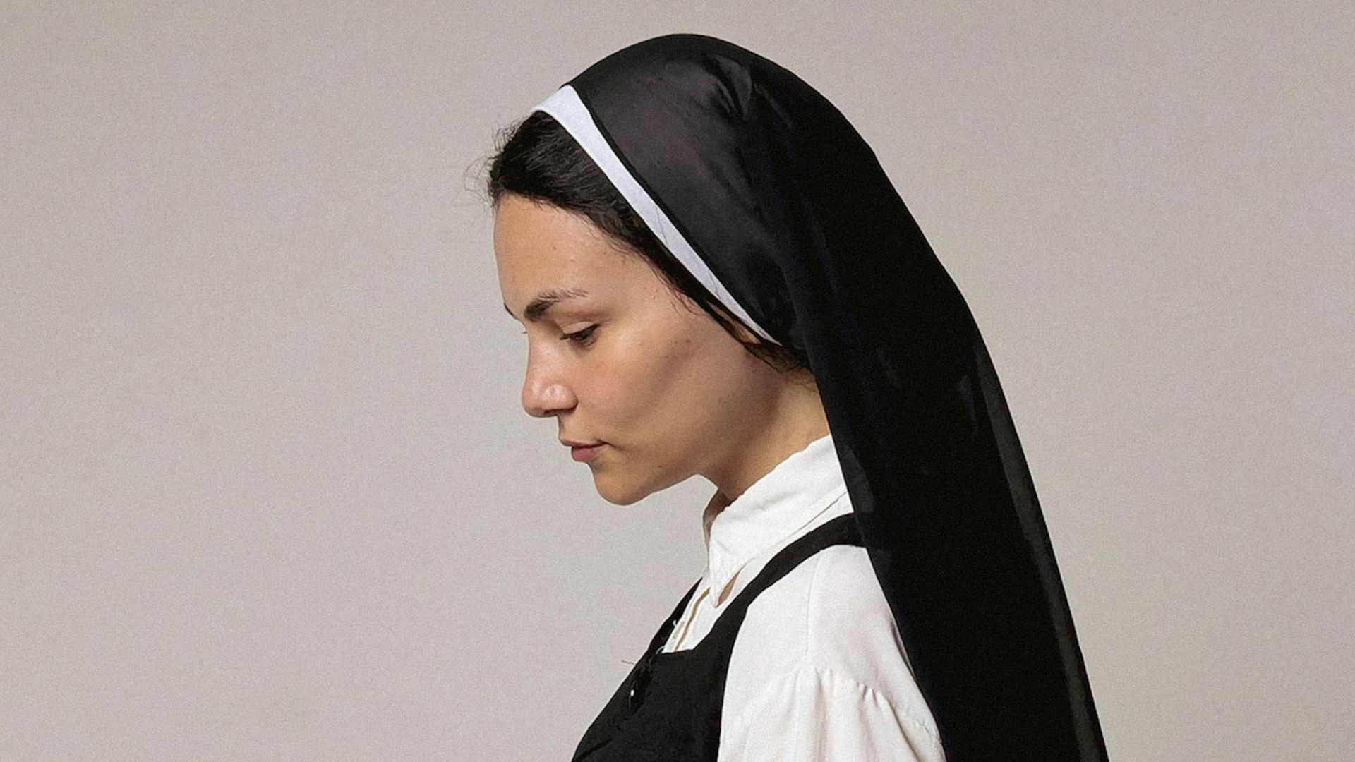 14. Elle est entrée dans un couvent