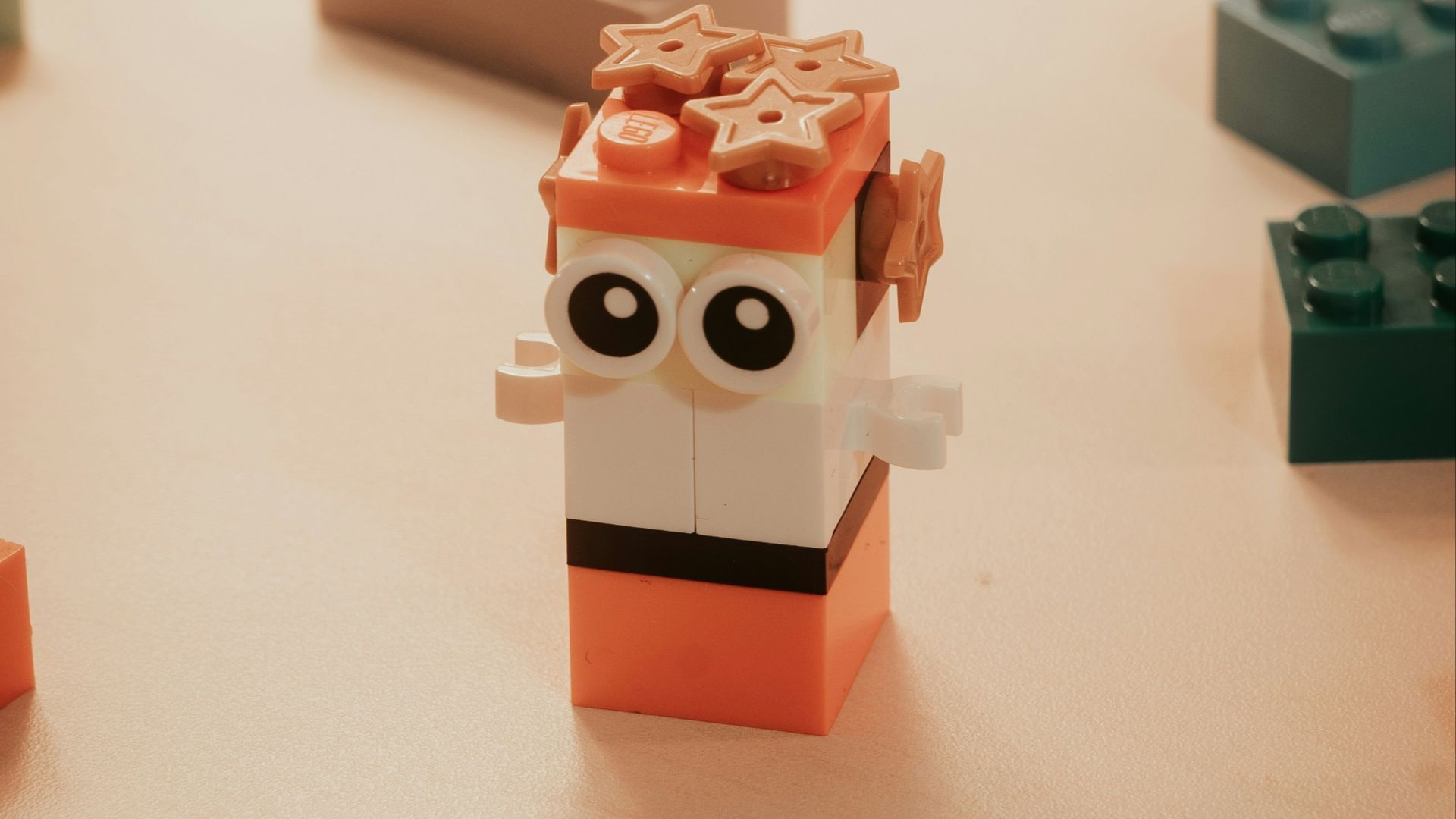 2. Briques et yeux LEGO Classic