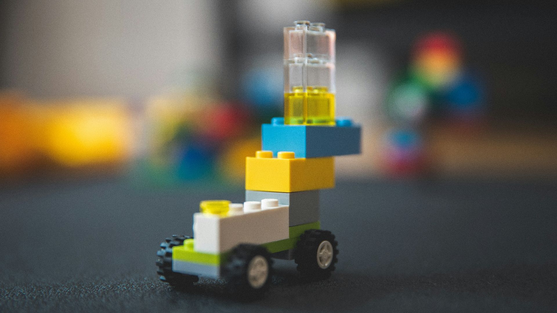7. Transporteur de voitures de course LEGO City