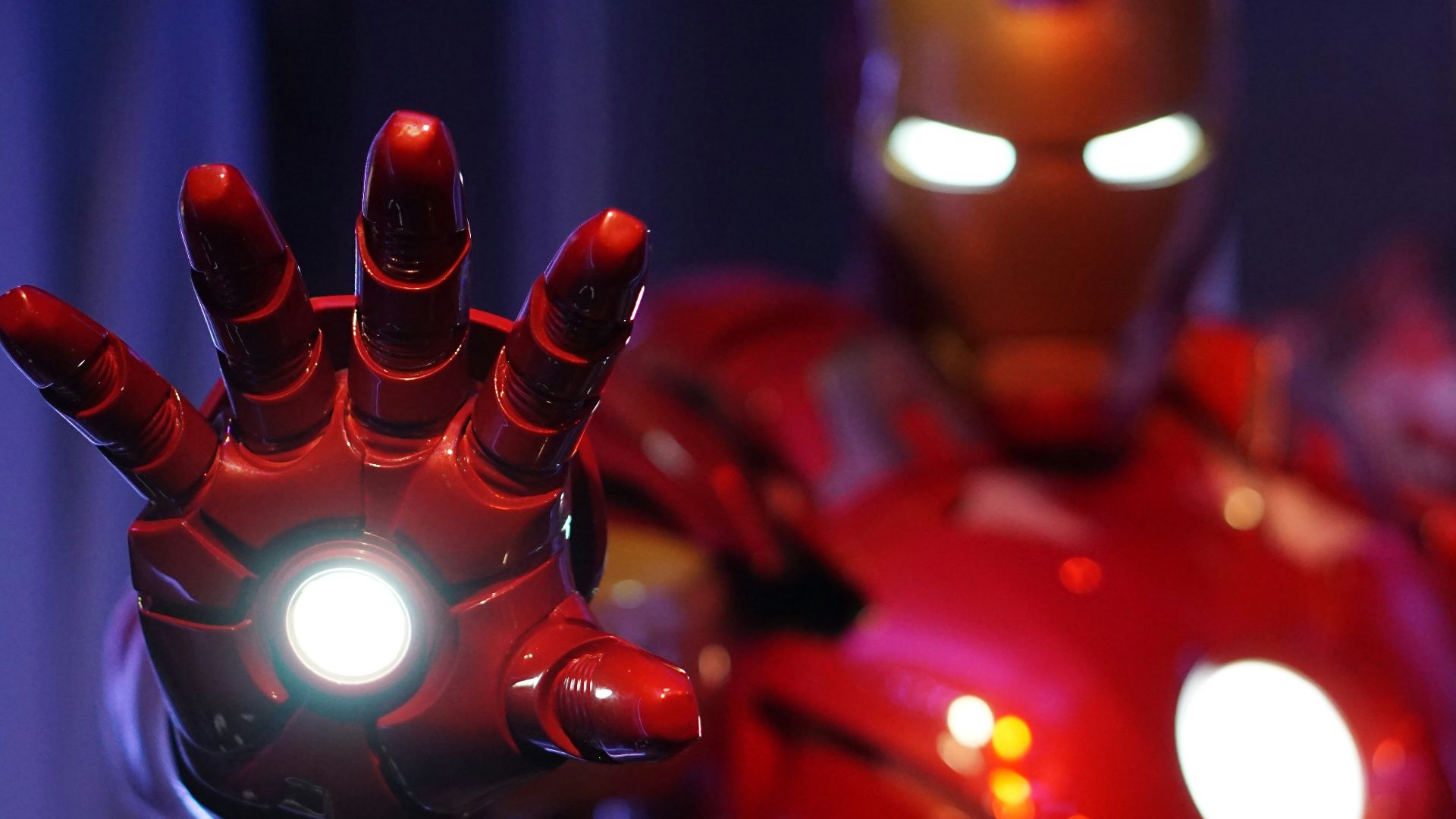 2. Lampe de bureau Iron Man Arc Reactor
