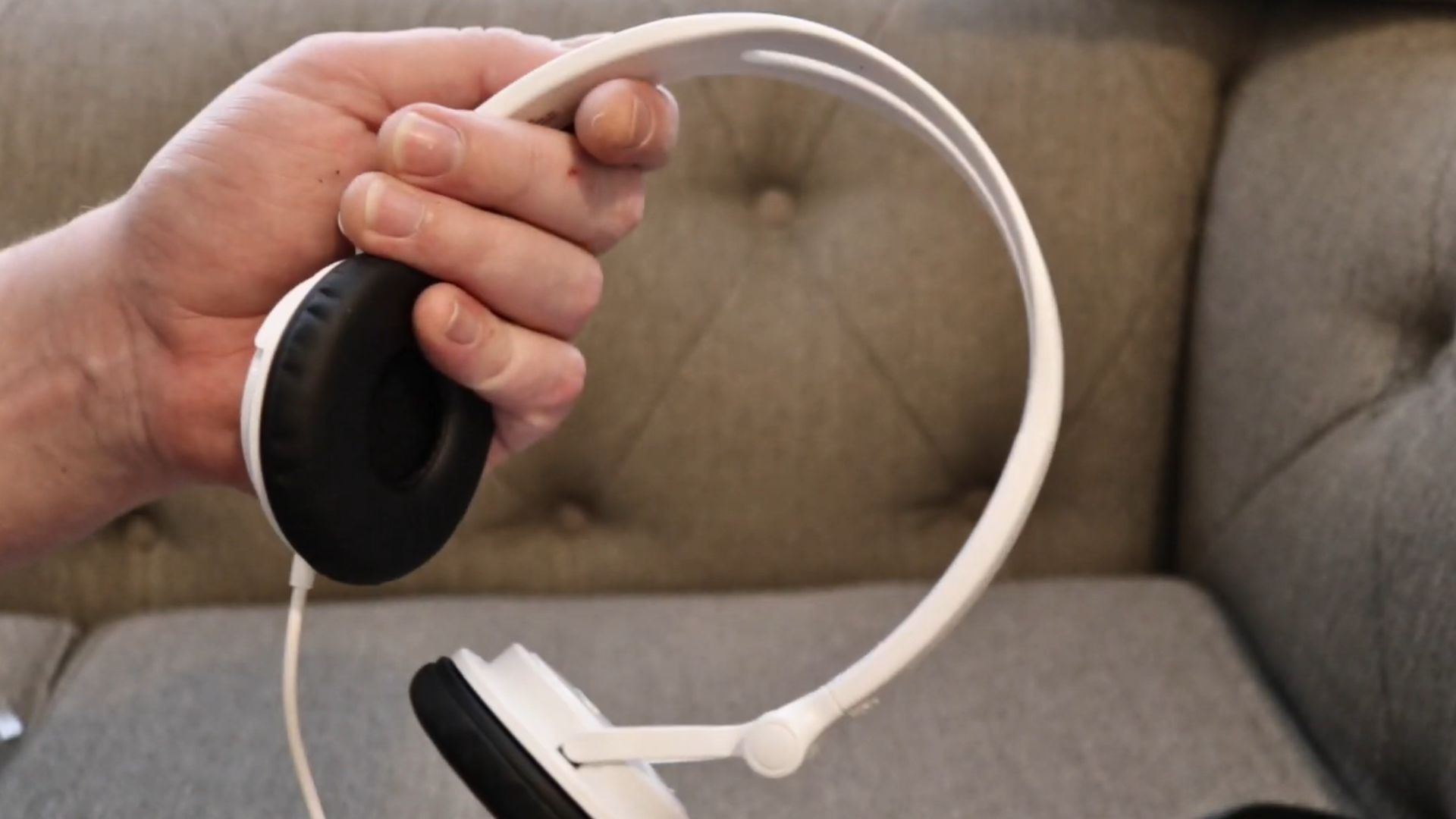 2. Sony MDR-V150