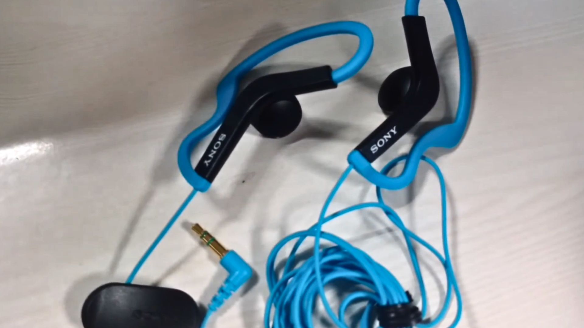 7. Sony MDR-AS200