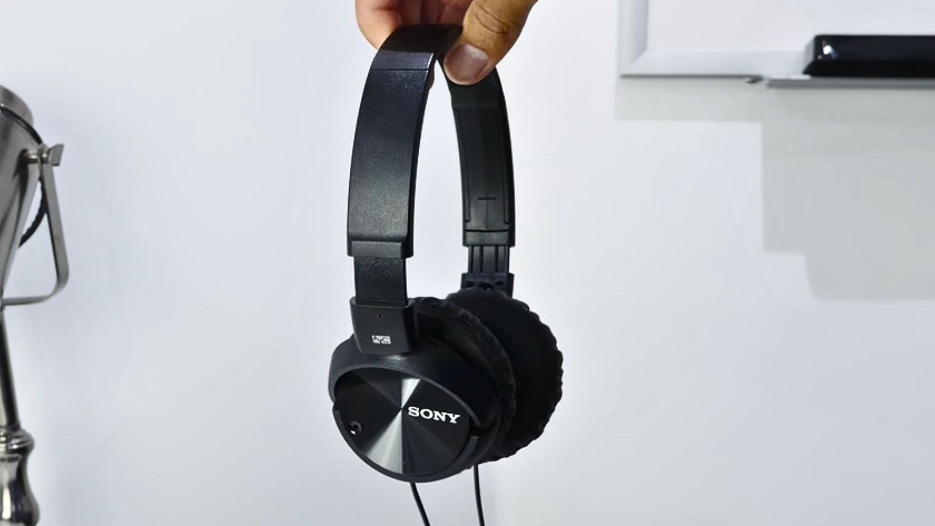 8. Sony MDR-ZX110NC