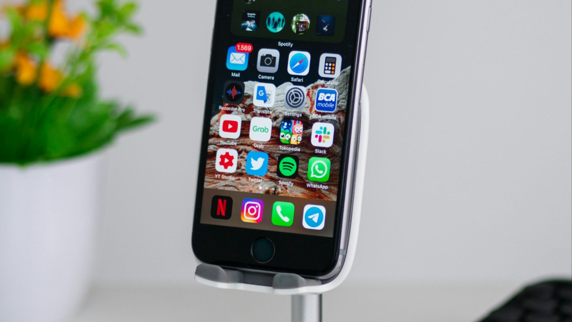 13. Support de téléphone