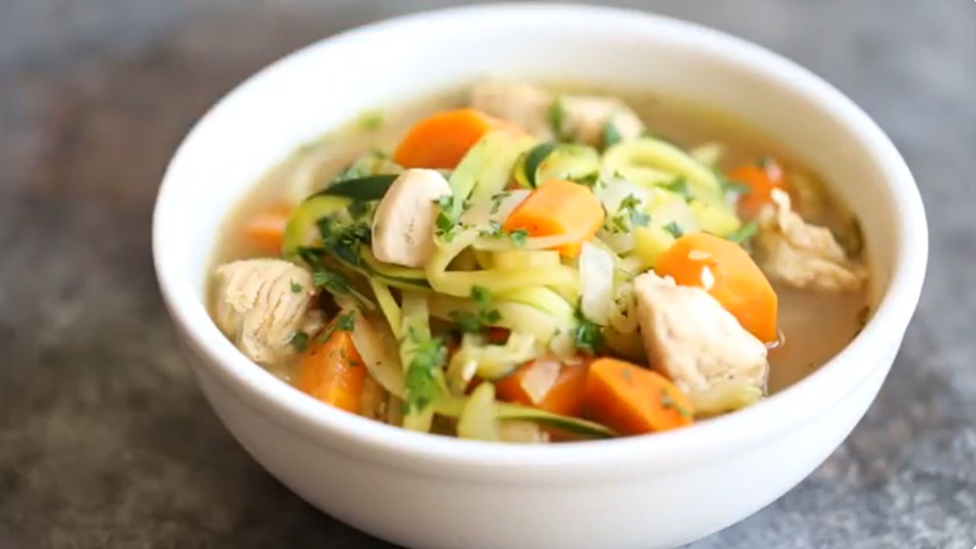 5. Soupe au poulet et aux zoodles