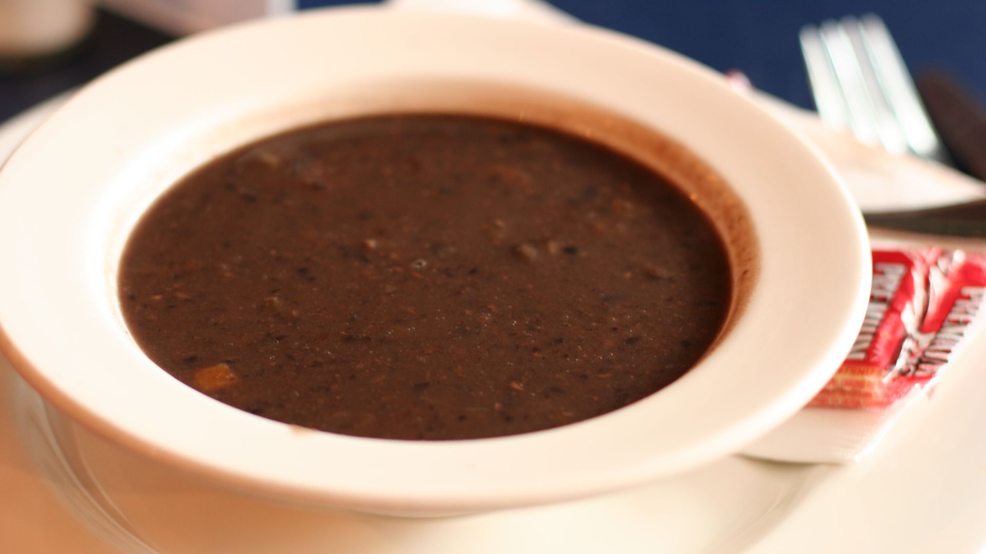 9. Soupe épicée aux haricots noirs