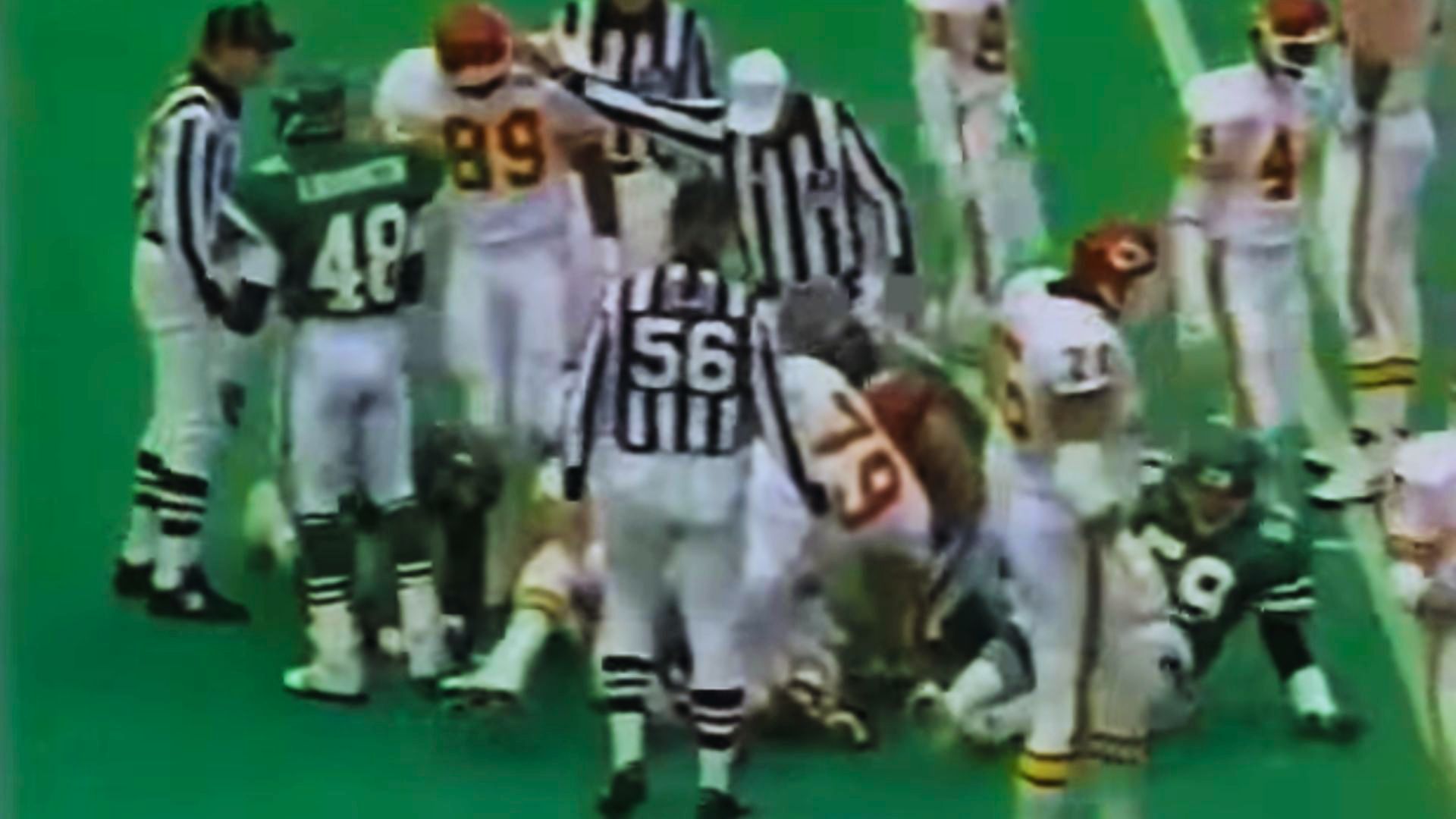 4. Dennis Byrd se casse le cou sur le terrain