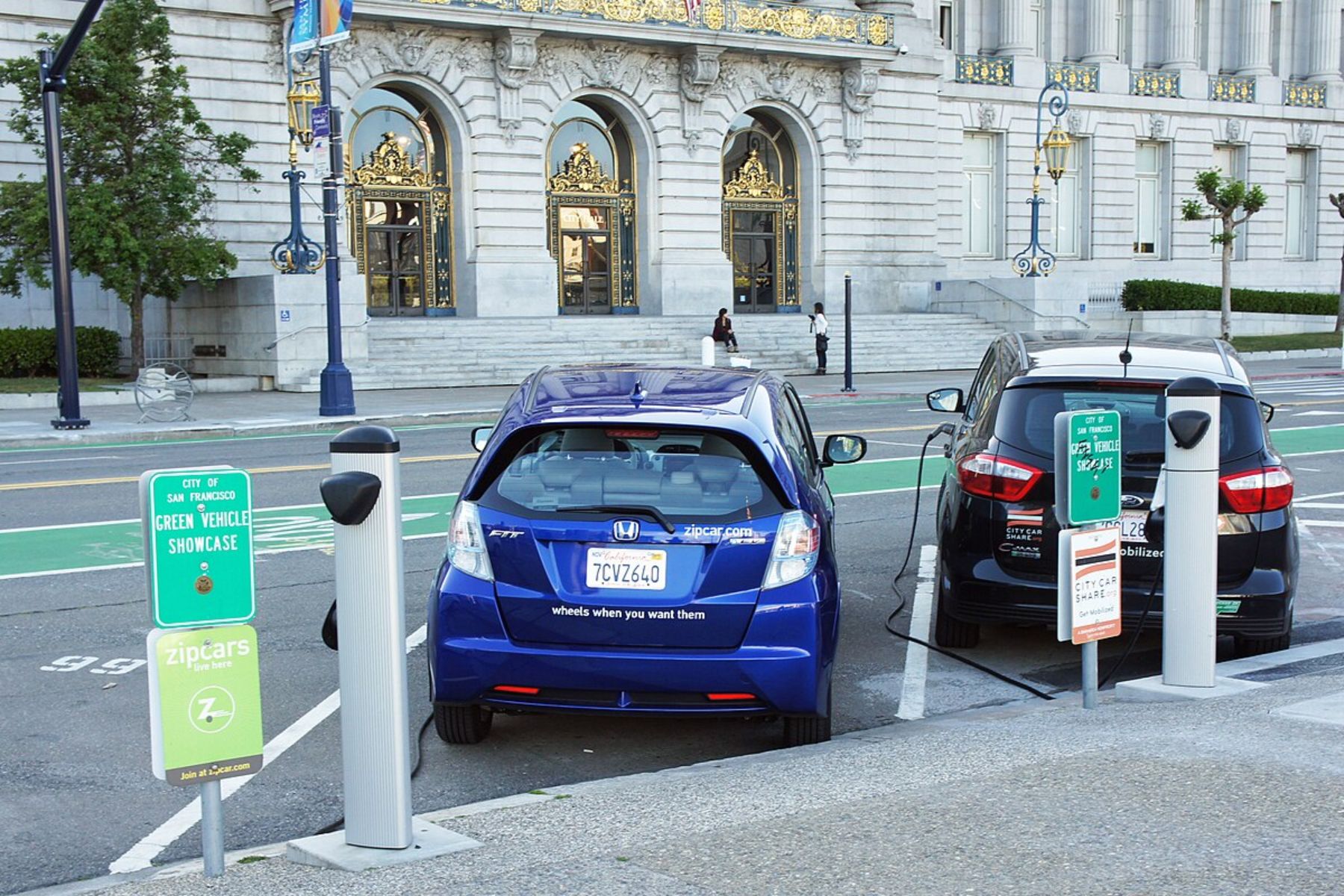 Les bornes de recharge publiques peuvent être peu fiables ou très fréquentées