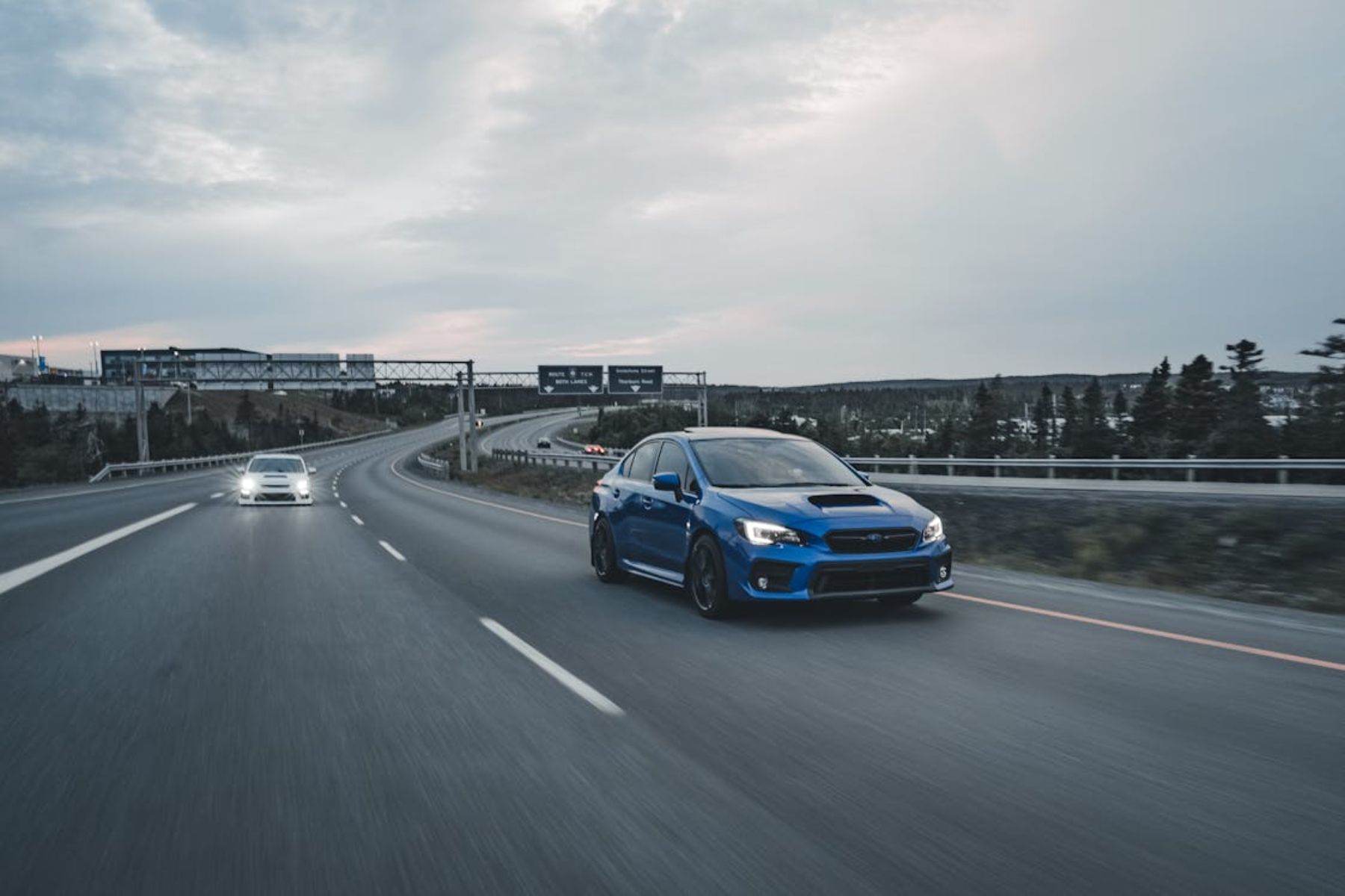 Les longs trajets en voiture restent difficiles sans une planification minutieuse