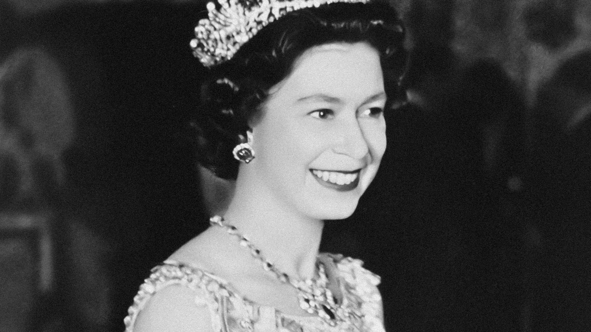2. Helen Mirren dans le rôle de la reine Elizabeth II