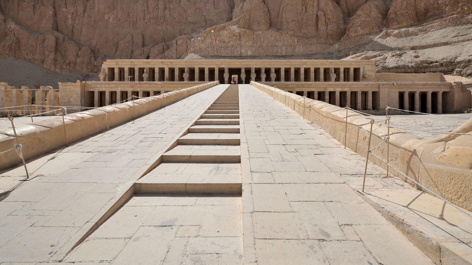 12. Construction d'un temple mortuaire à Deir El-Bahri