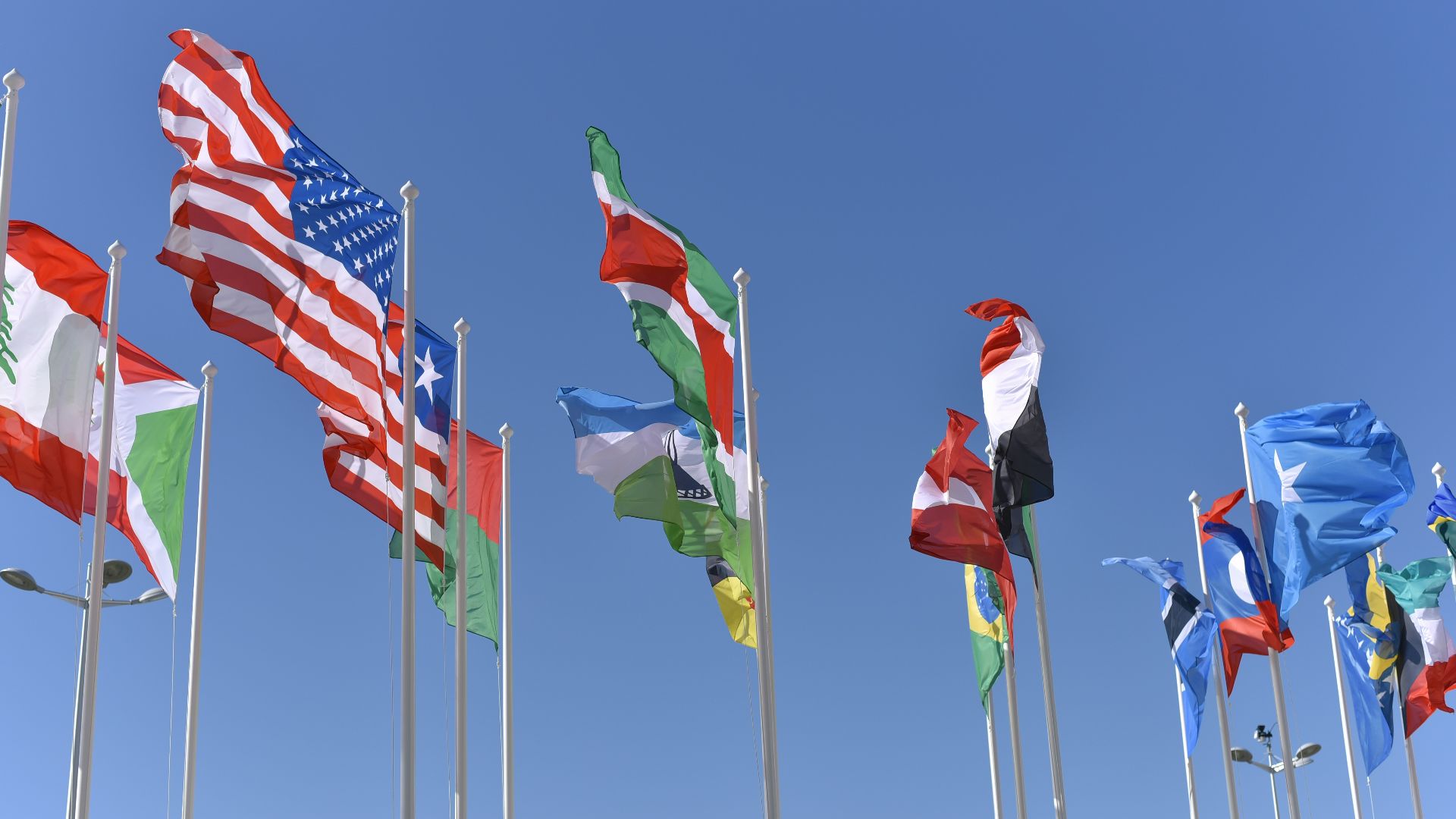 20 drapeaux du monde entier et ce qu’ils représentent