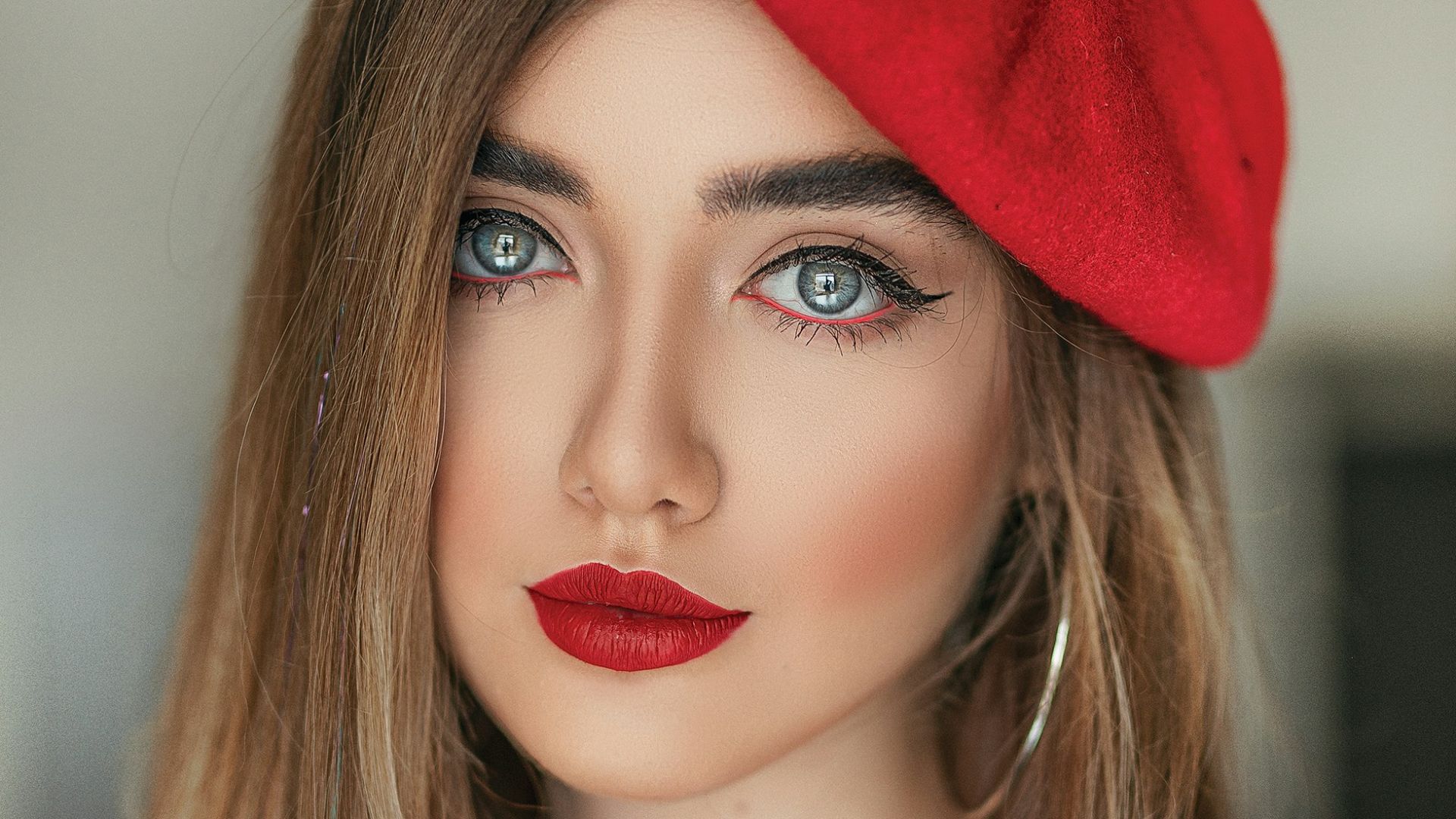 10 teintes de rouge à lèvres qui vous vieillissent et 10 qui vous font briller