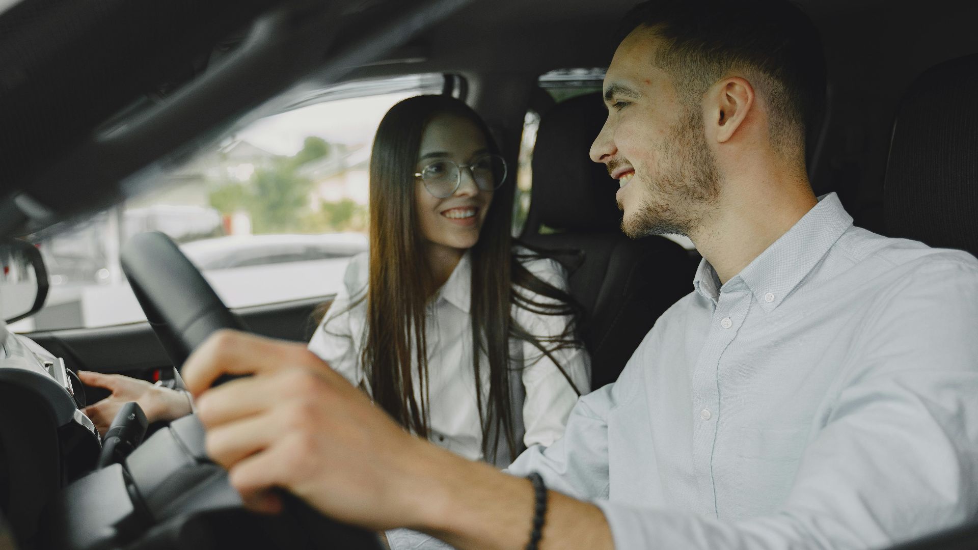 Silence gênant ? 20 sujets de conversation amusants pour éviter les trajets ennuyeux en voiture