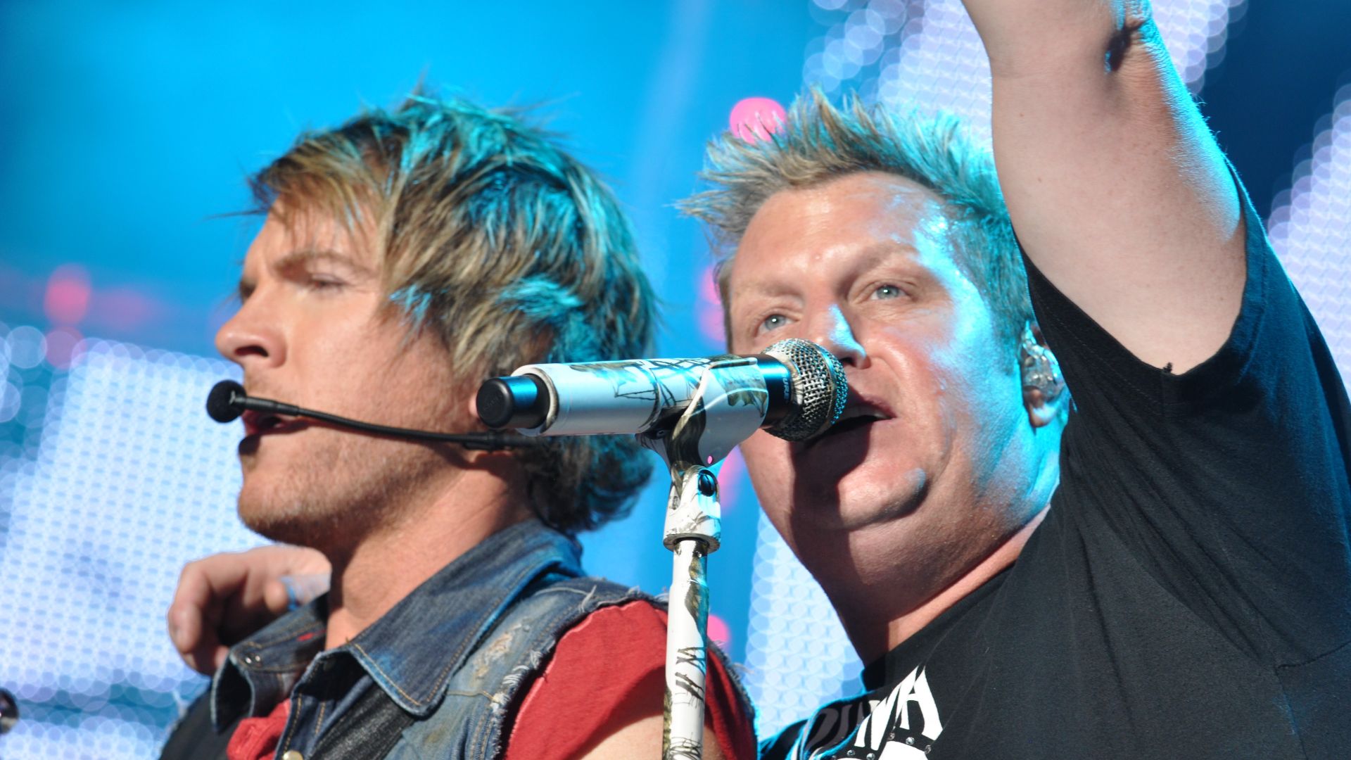 10. Fast Cars And Freedom (Rascal Flatts)