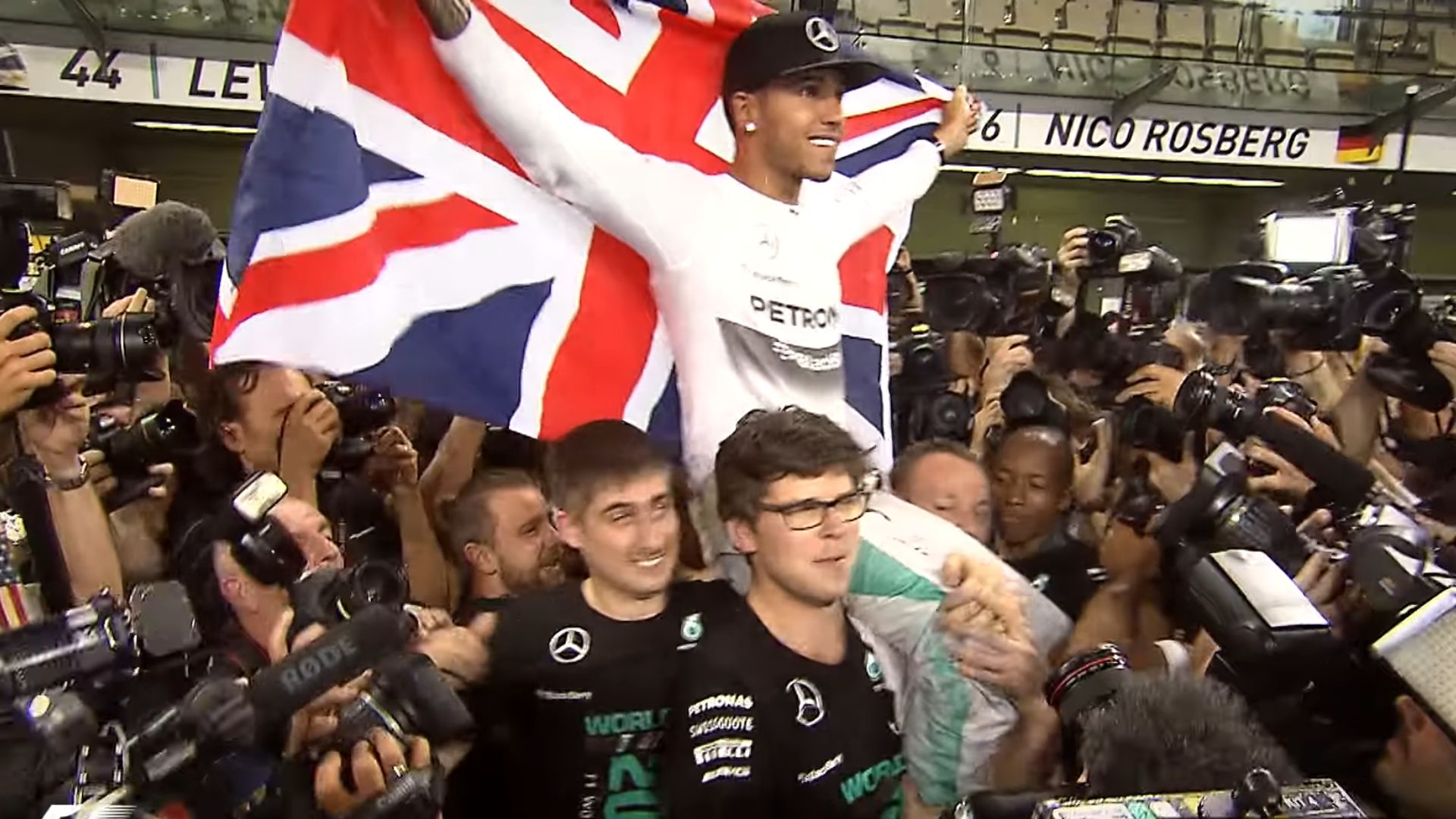 12. Il portait souvent l'Union Jack sur le podium