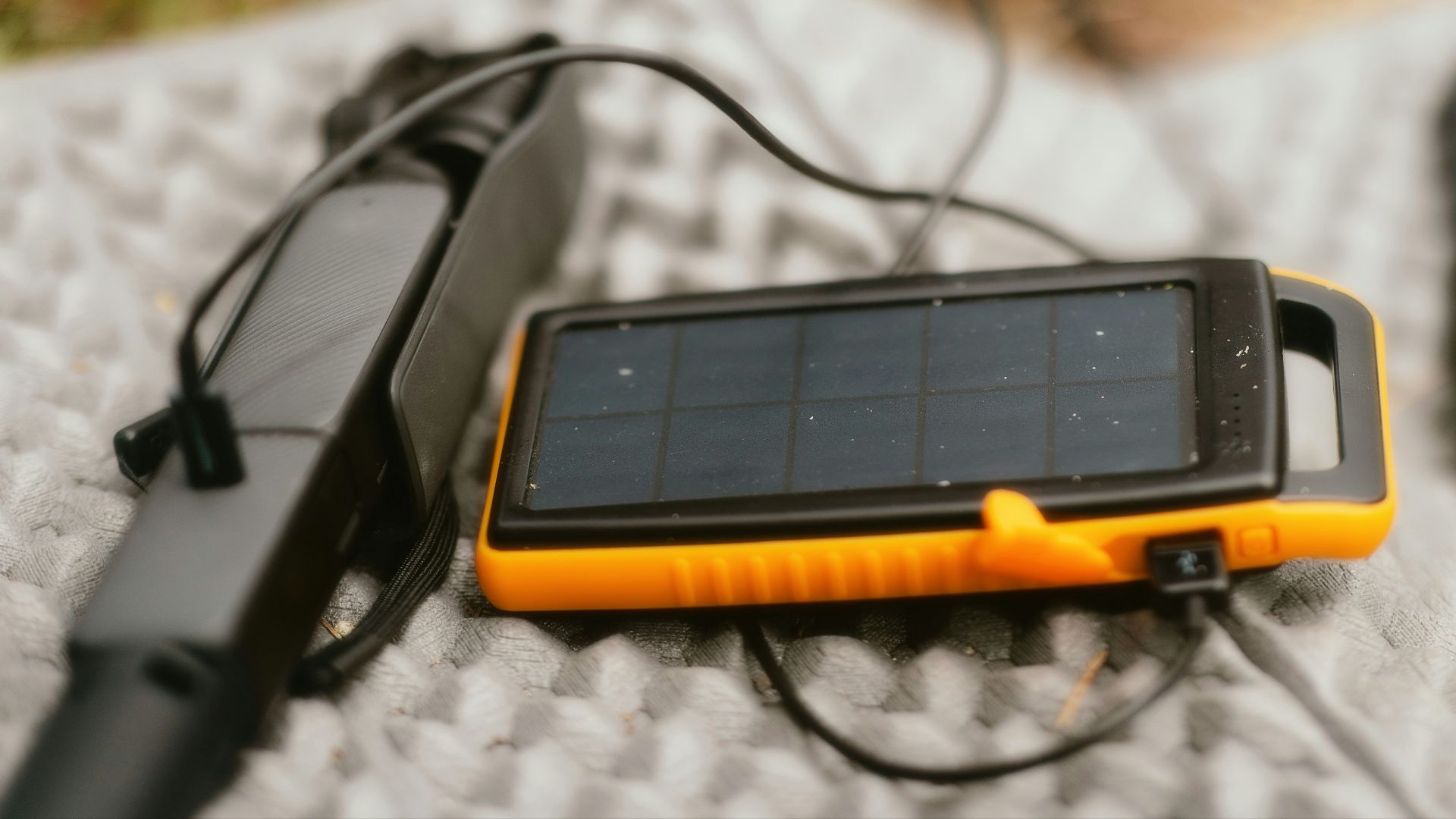 16. Chargeurs solaires portables