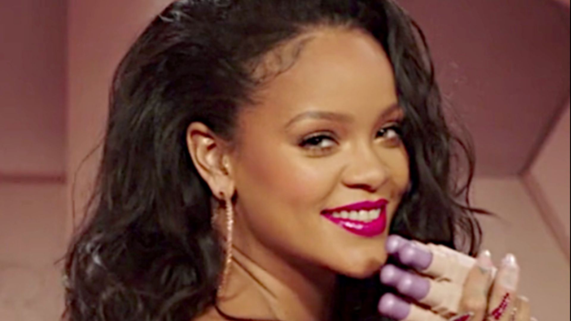 16. La robe "omelette" de Rihanna au Met Gala