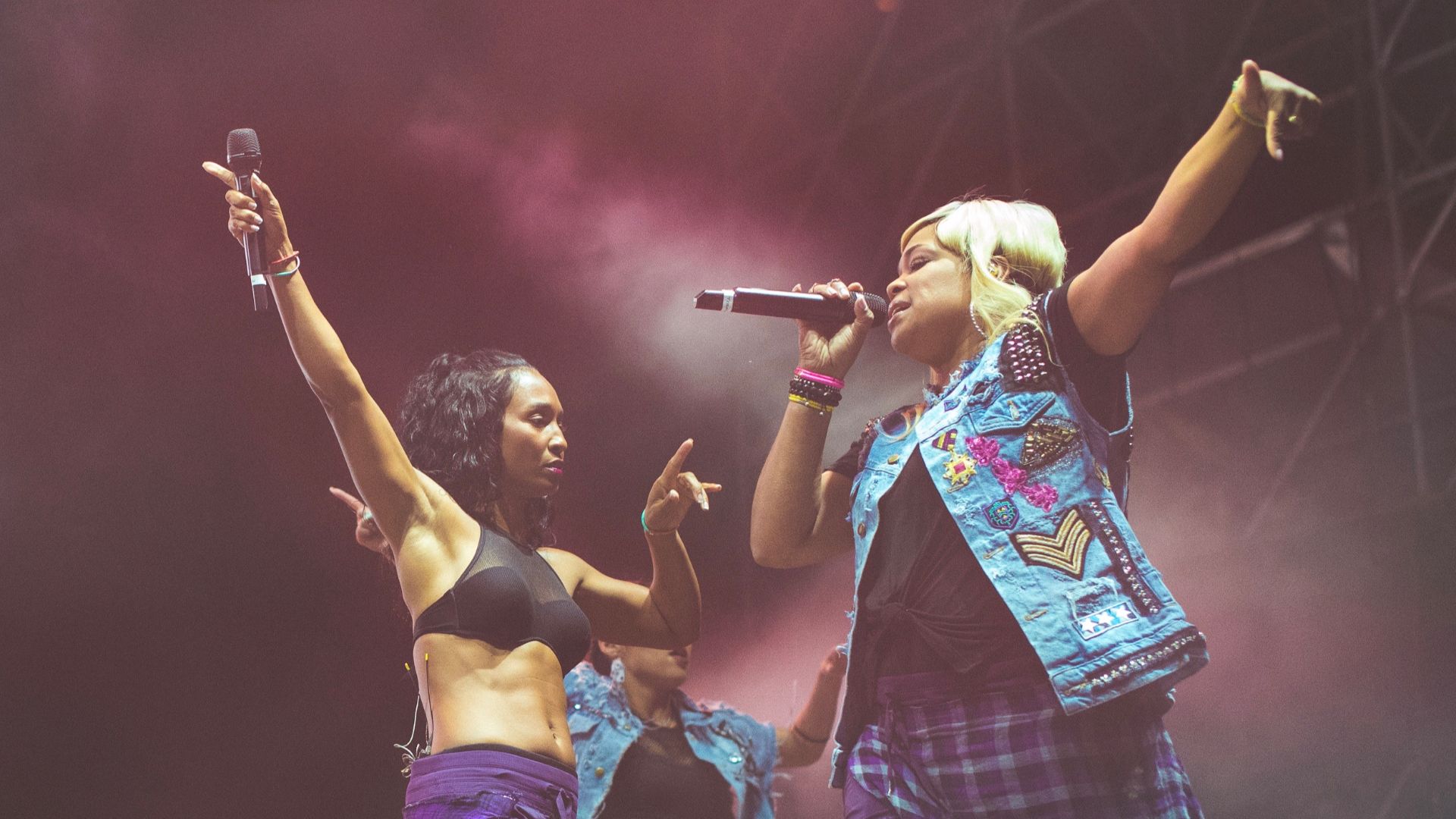 18. Les tenues amples des années 90 de TLC