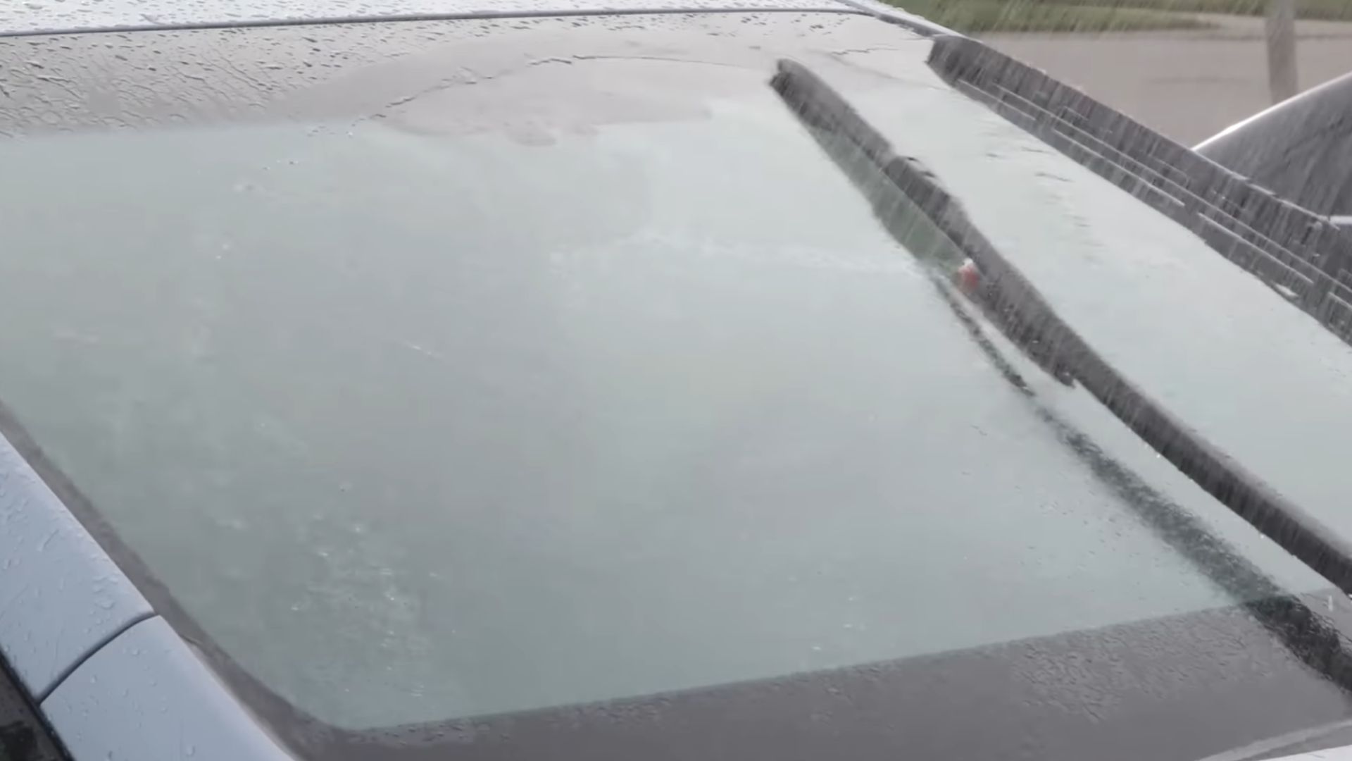16. Activation des essuie-glaces à détecteur de pluie