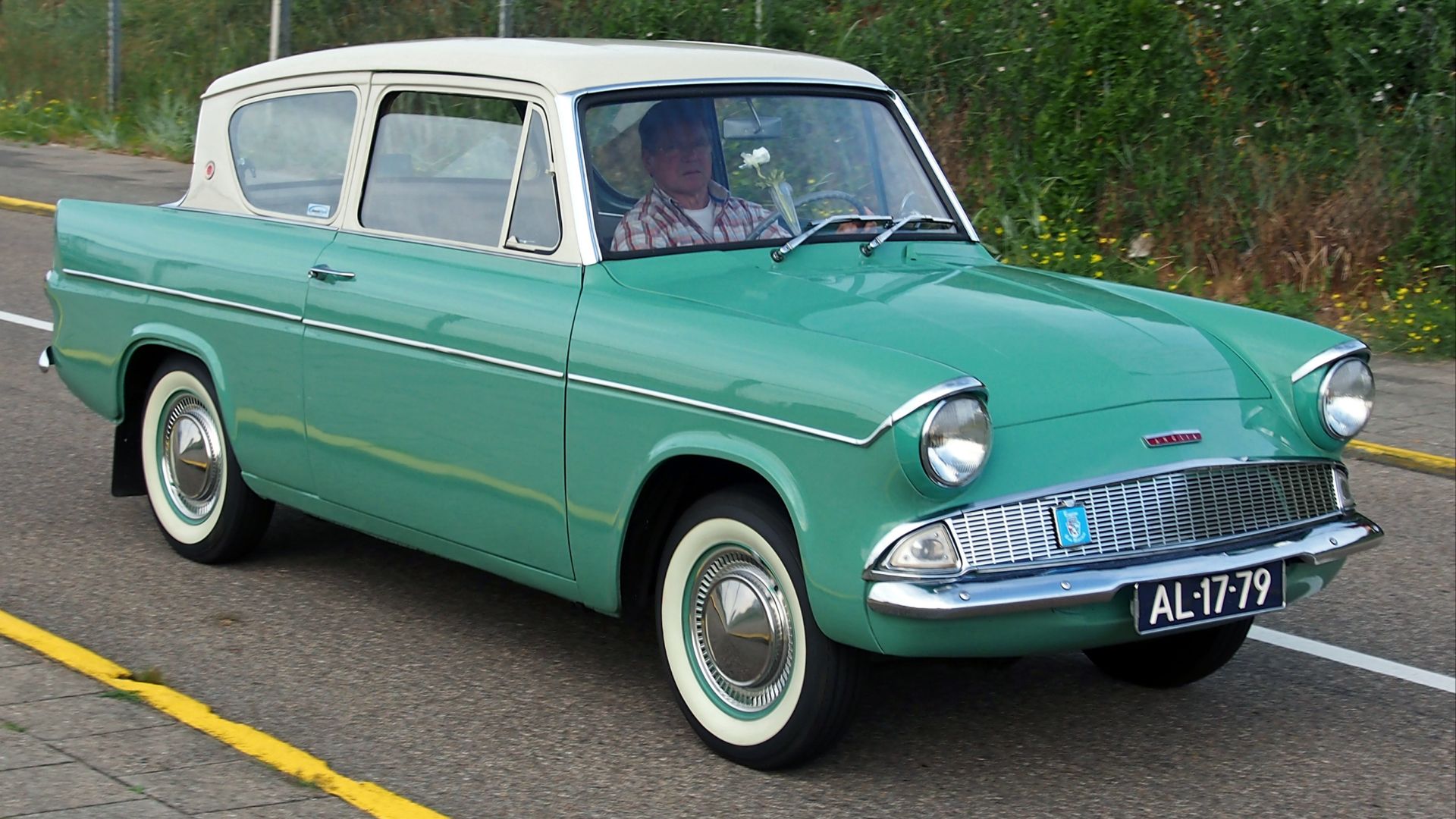 7. 1960 Ford Anglia 105E (Harry Potter et la chambre des secrets, 2002)