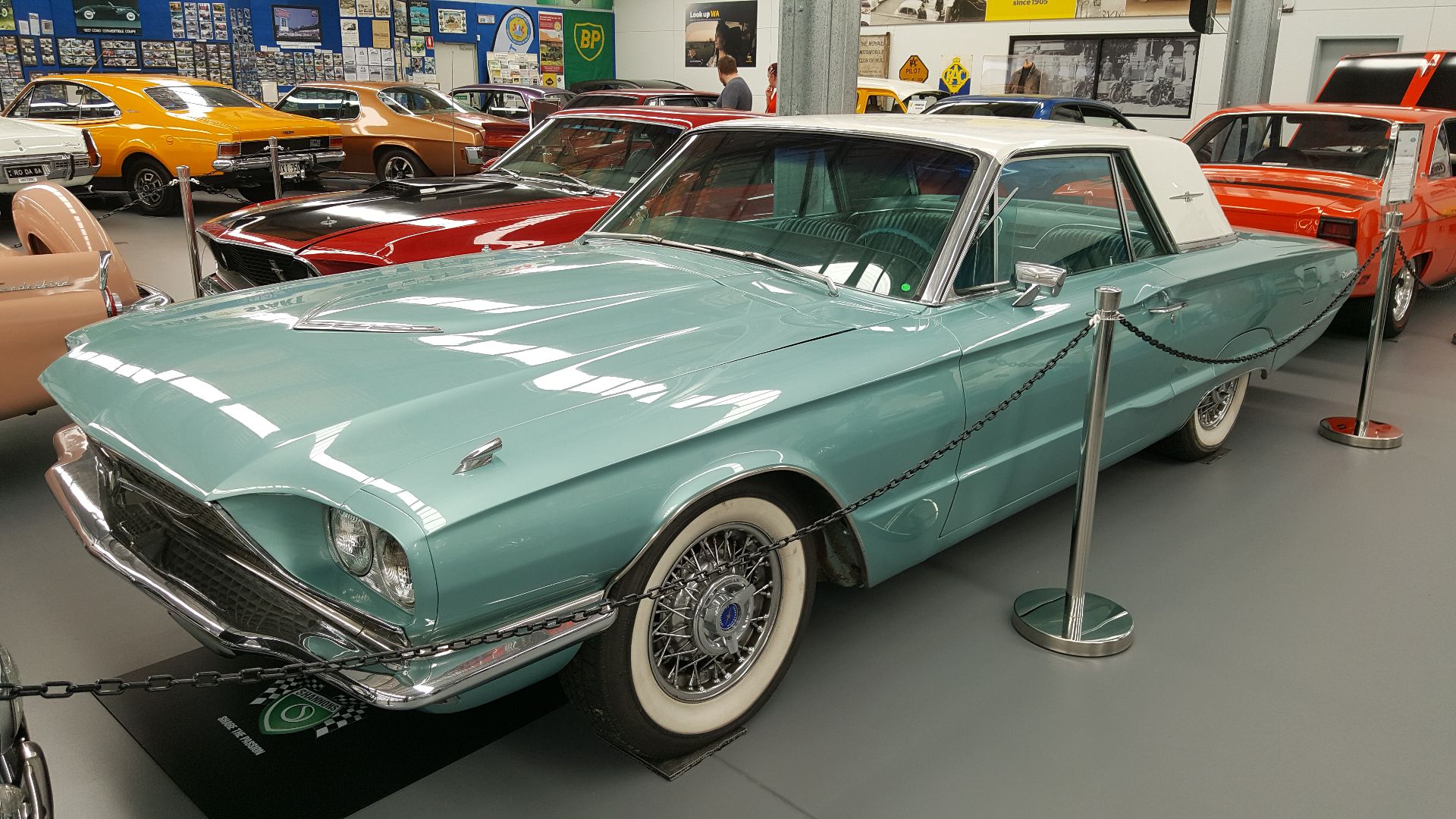 10. ford Thunderbird 1966 (Thelma &amp; Louise, 1991)