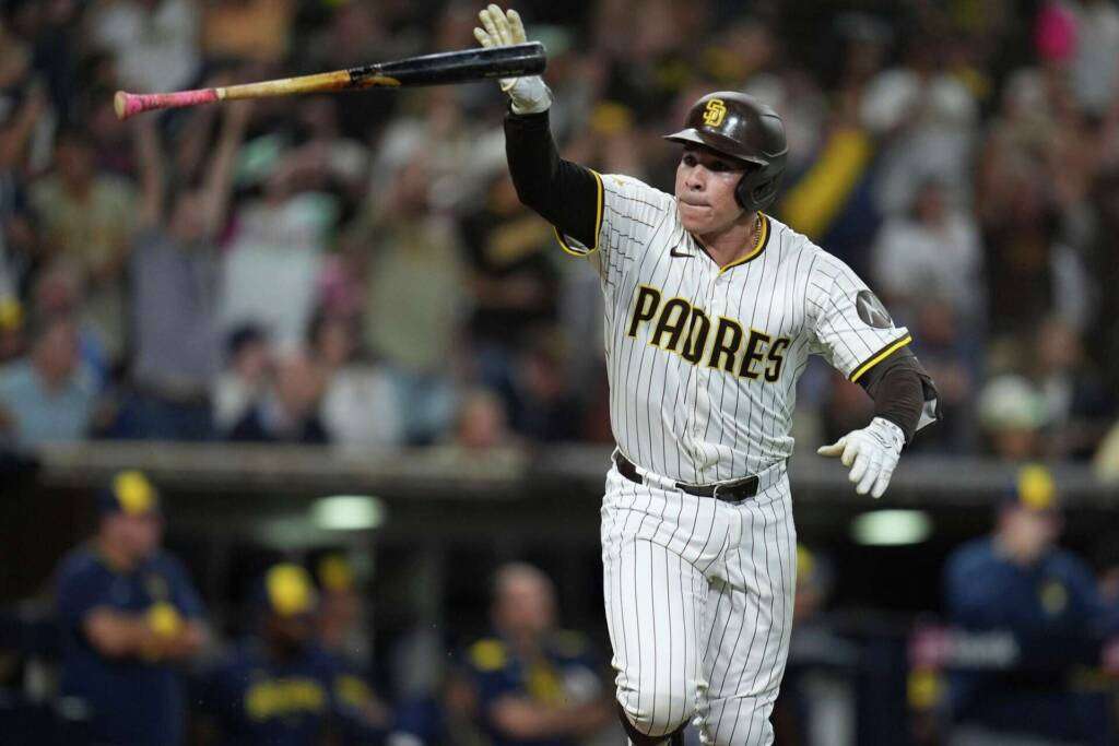 Padres confirm their place in the playoffs