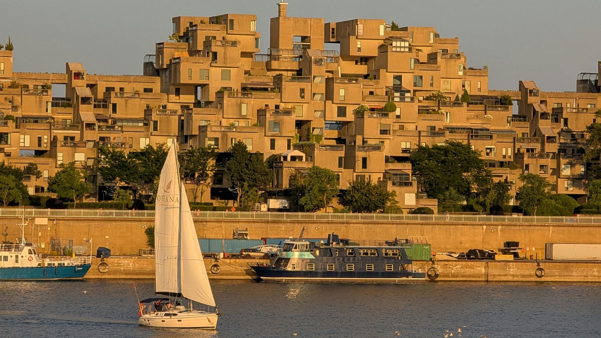 10. Habitat 67