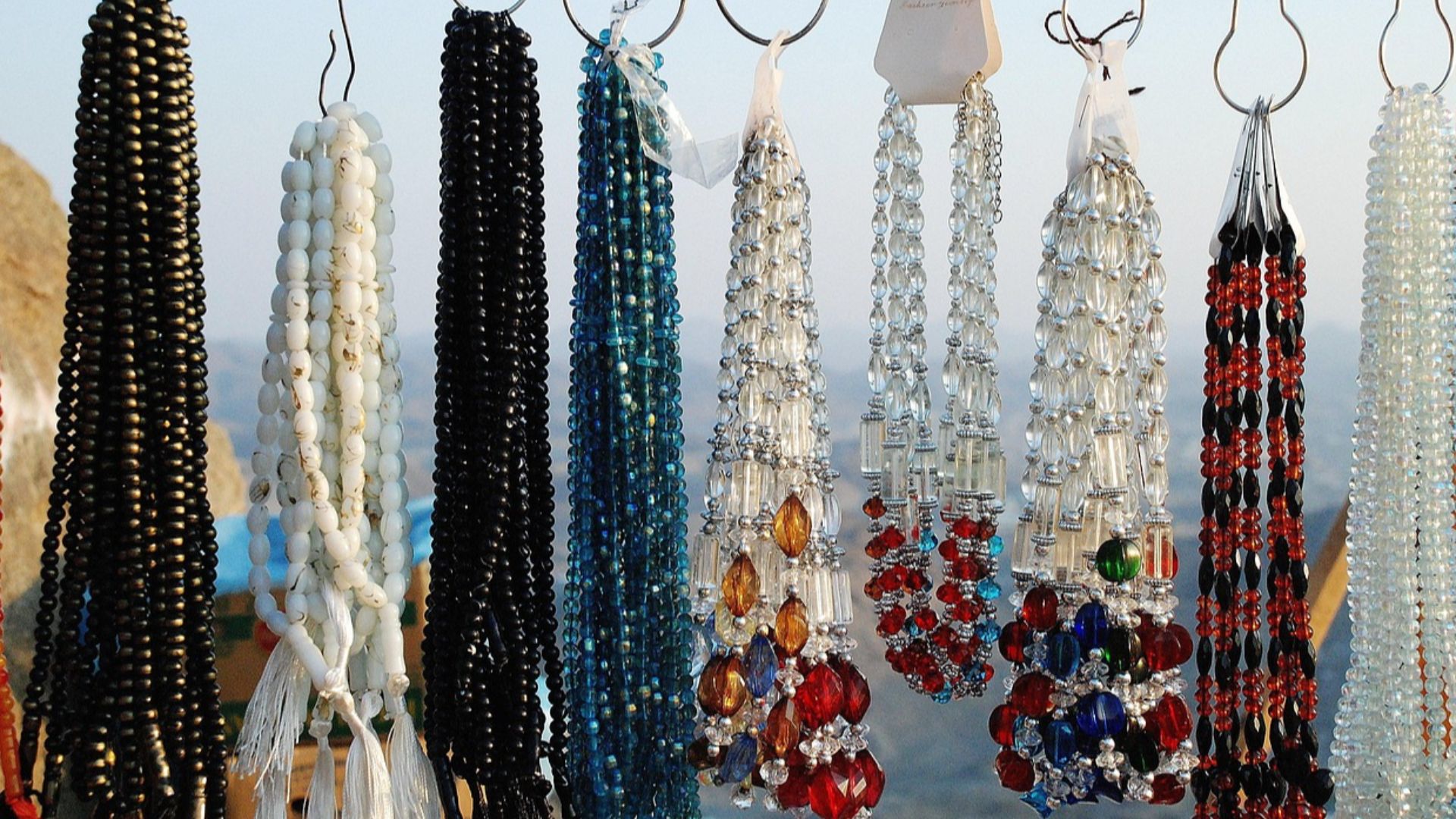 6. Collier en perles ou décoratif