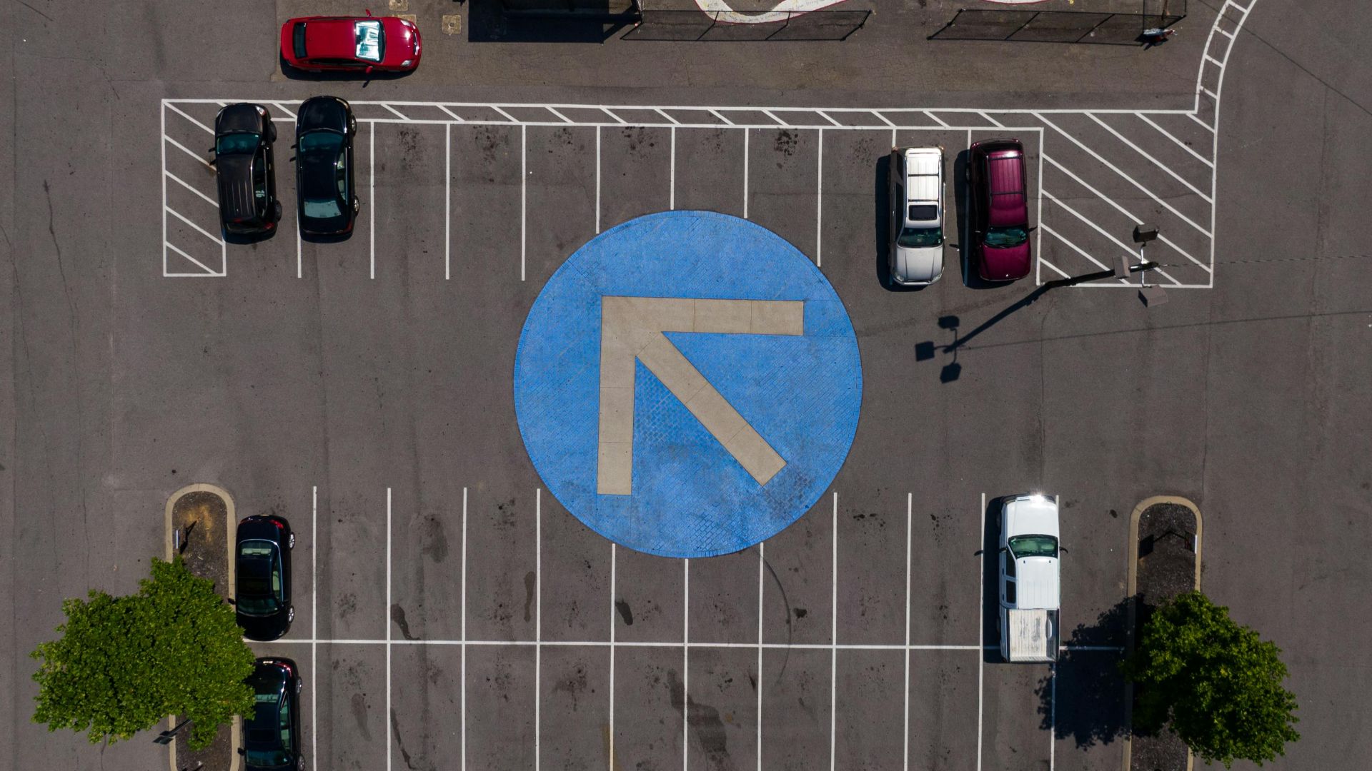 13. Parking trop éloigné de l'entrée