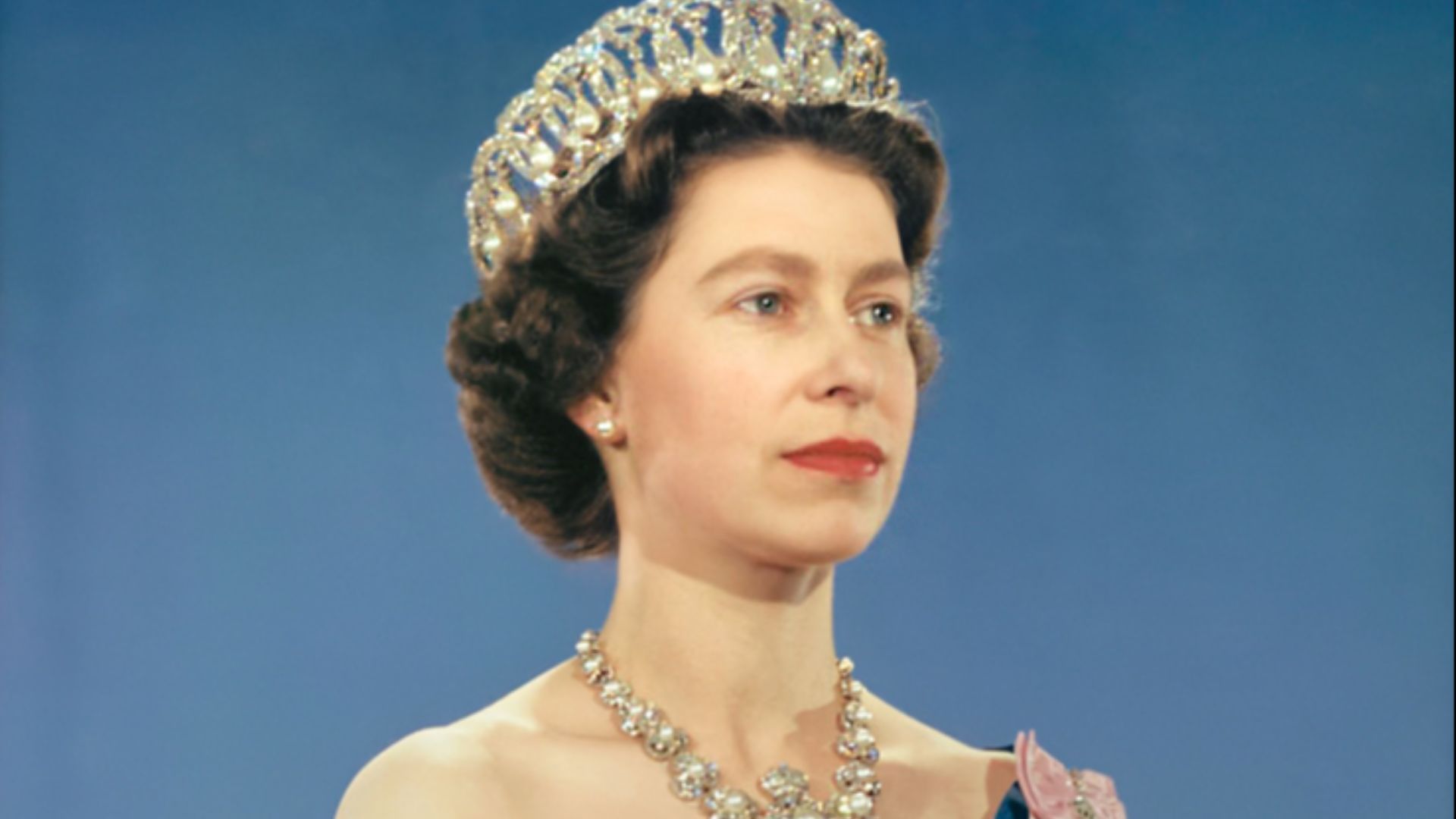 9. Le tumulte de l'exonération fiscale de la Reine