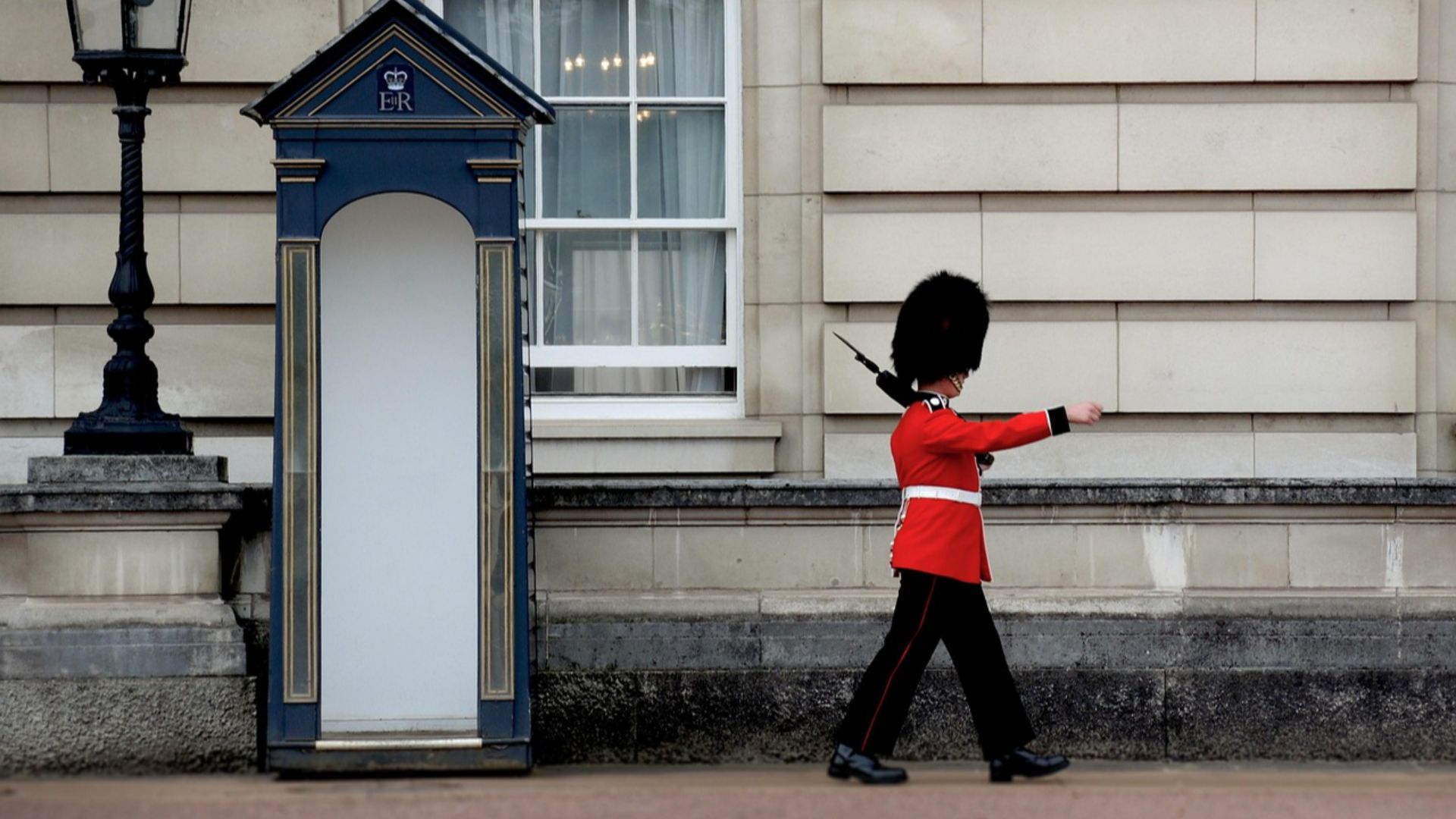 13. Controverse sur le Royal Yacht Britannia