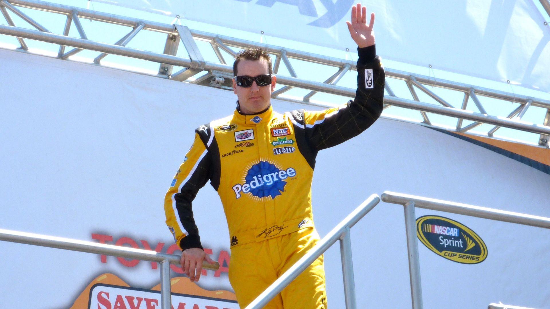 Les 10 choses les plus ennuyeuses de la NASCAR et les 10 raisons pour lesquelles les gens l’adorent